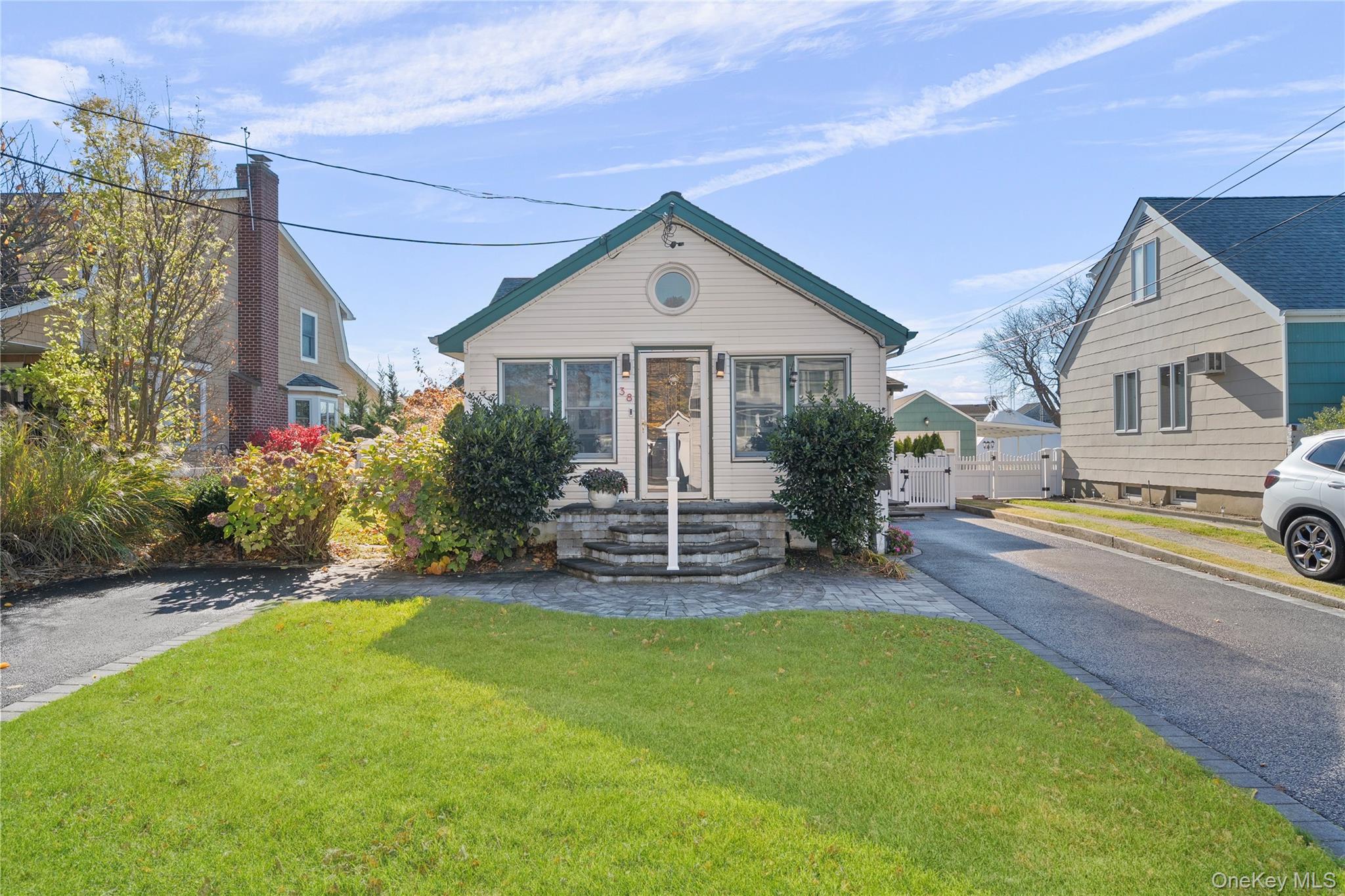 38 Bayside Place, Amityville, NY 11701