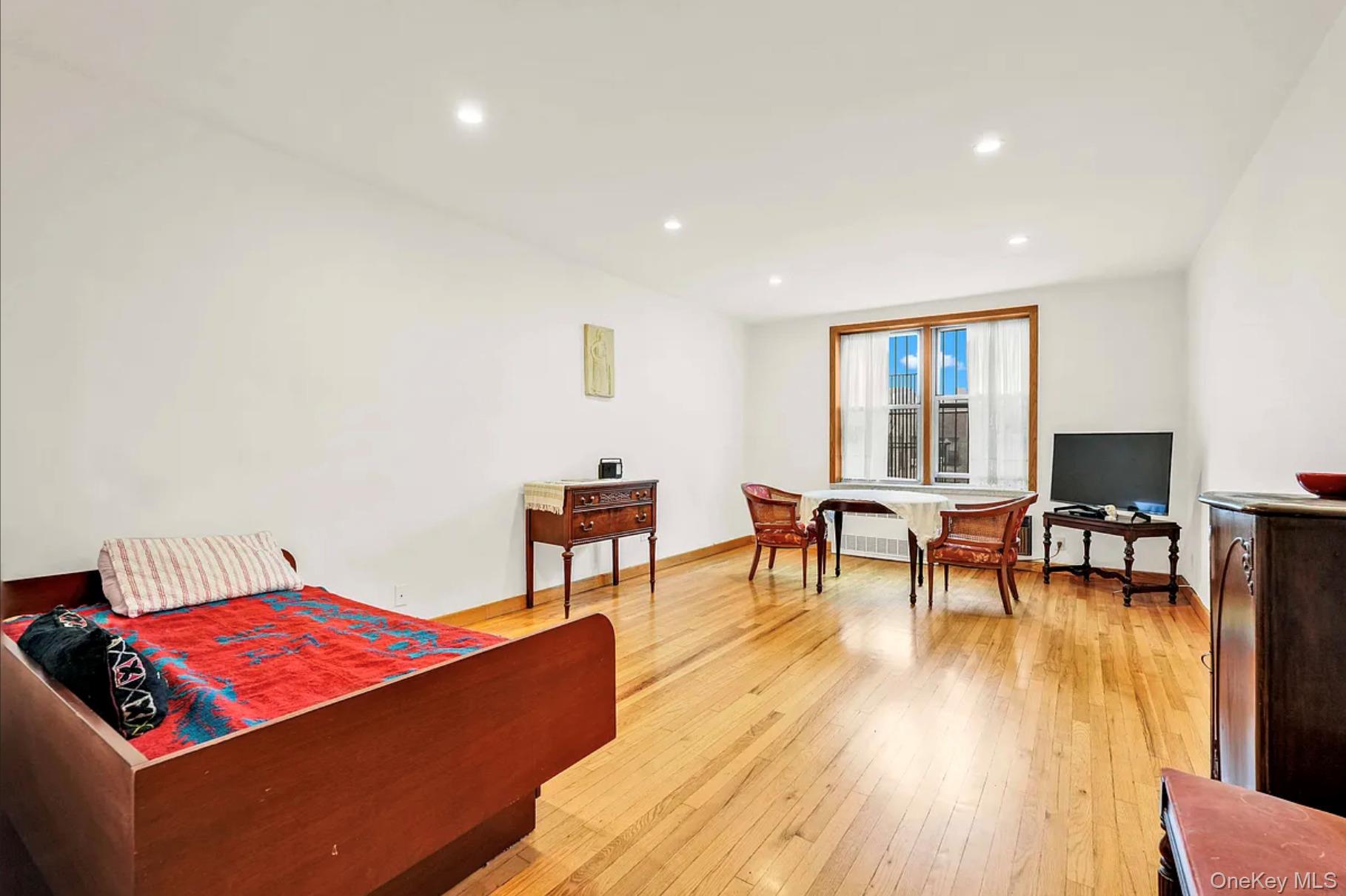 3044 29th Street # 6D, Astoria, NY 11102