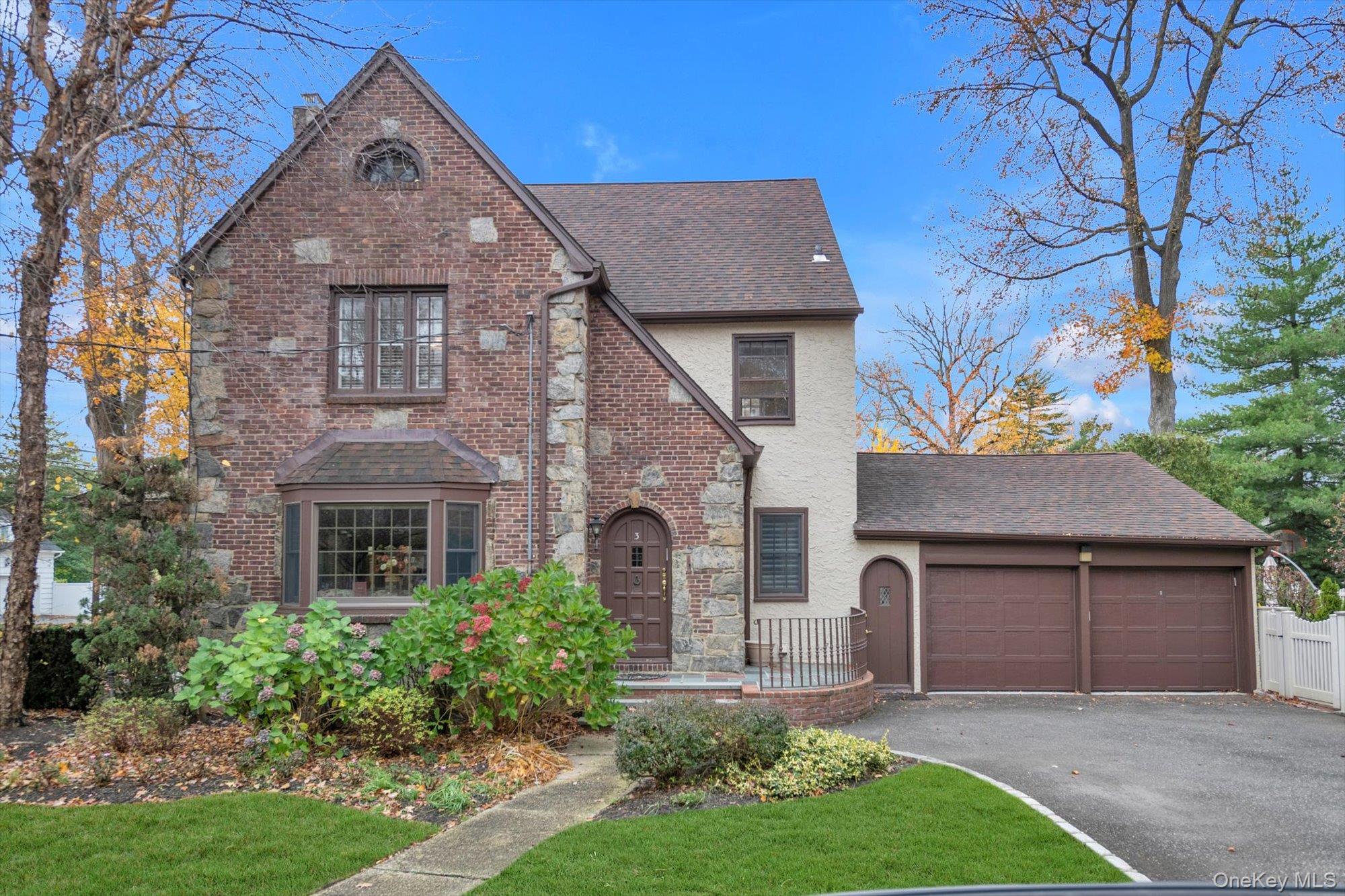 3 Station Road, Great Neck, NY 11023