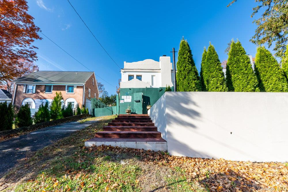 162 Old Mamaroneck Road, White Plains, NY 10605