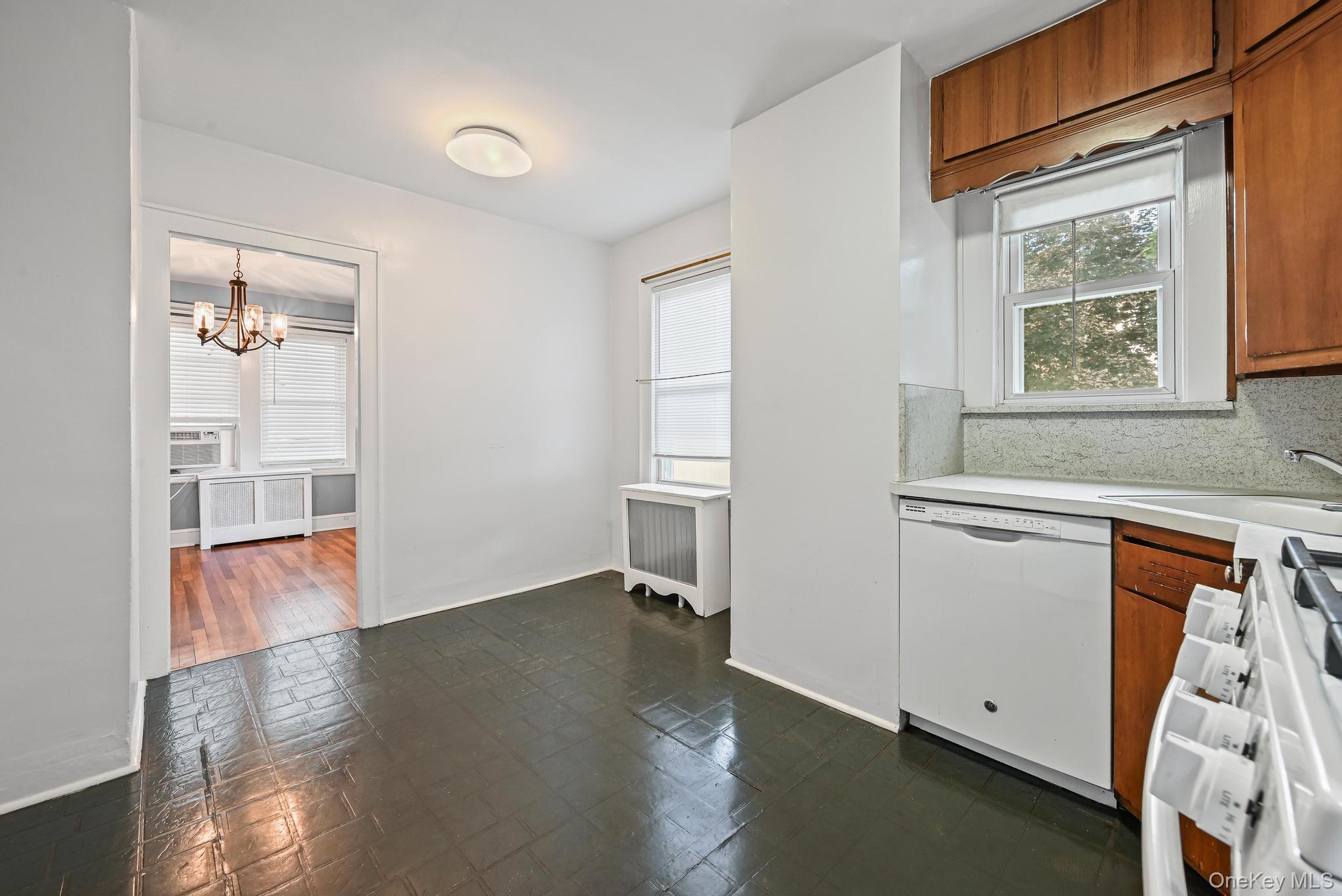 30 Temple Street, Williston Park, NY 11596