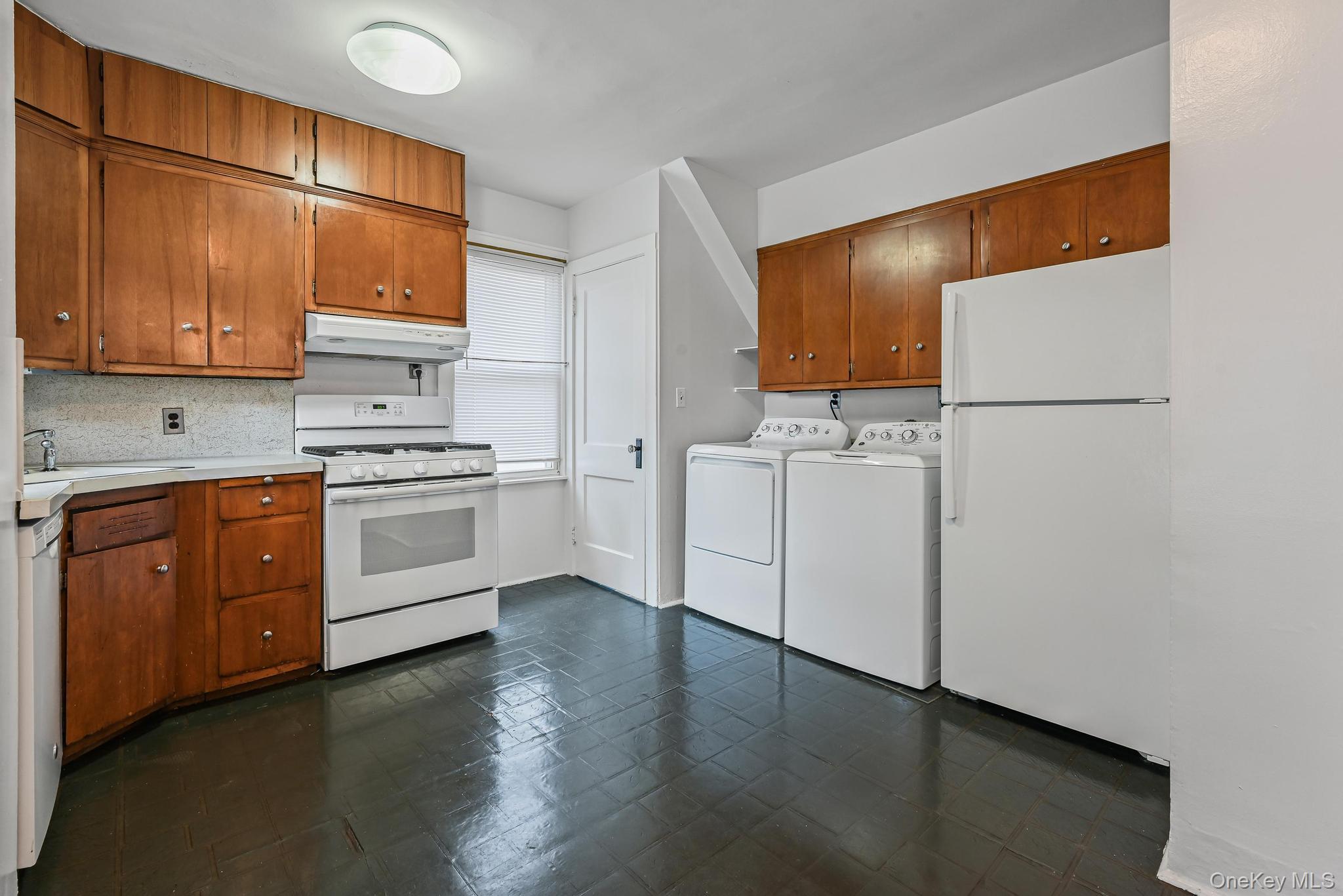 30 Temple Street, Williston Park, NY 11596