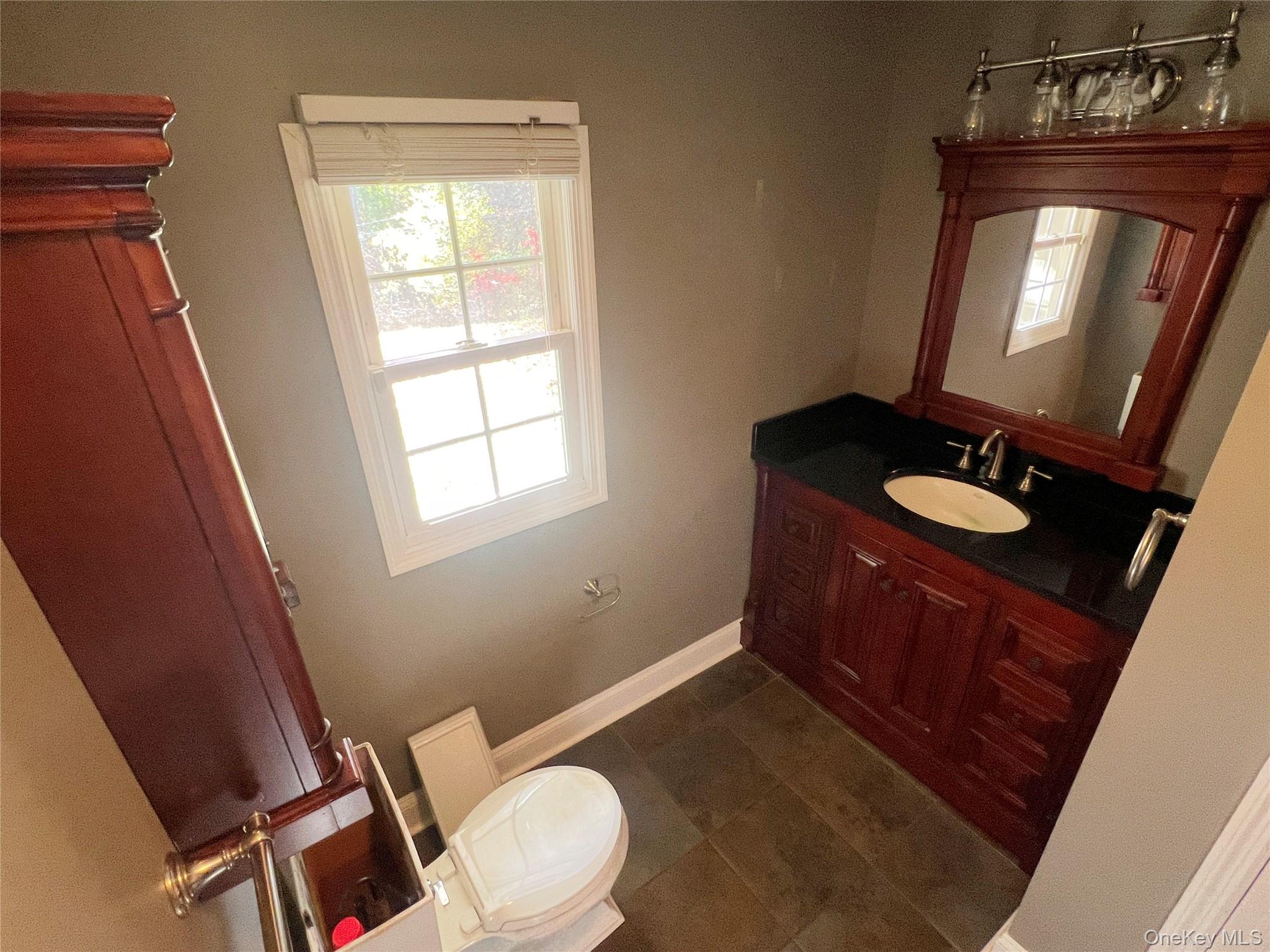 18 Chestnut Lane, Newburgh, NY 12550