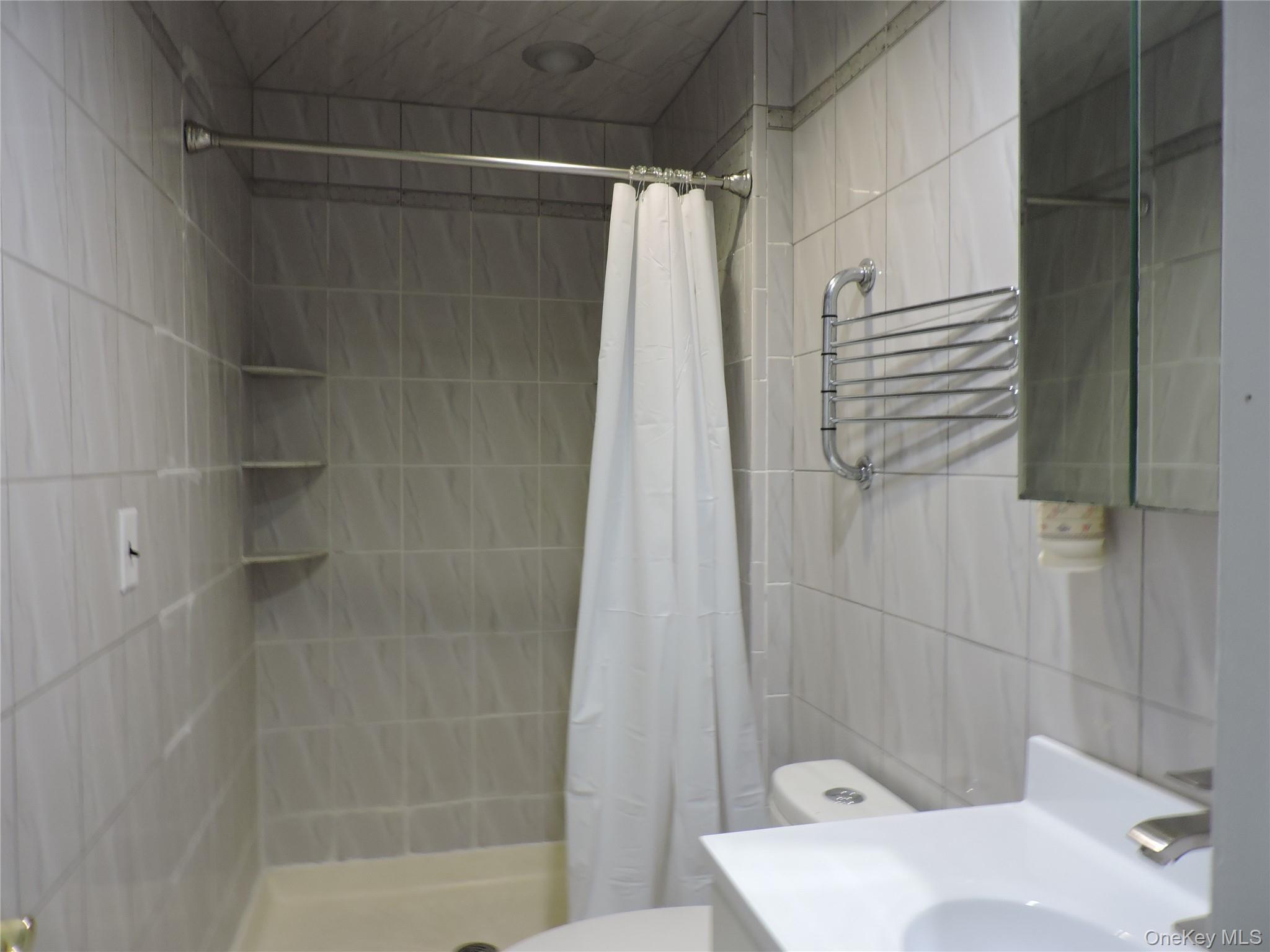 18 Leach Street, Lynbrook, NY 11563