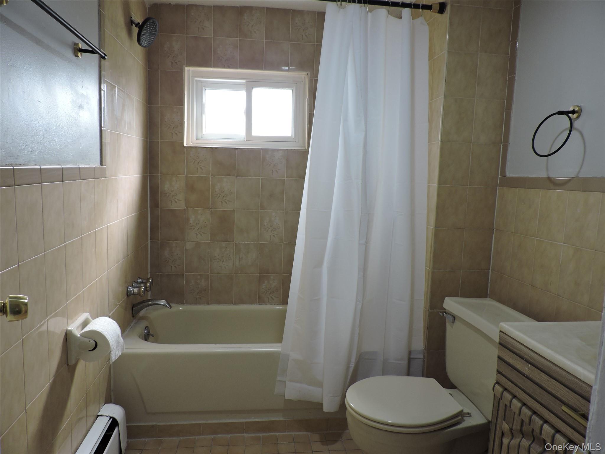 18 Leach Street, Lynbrook, NY 11563