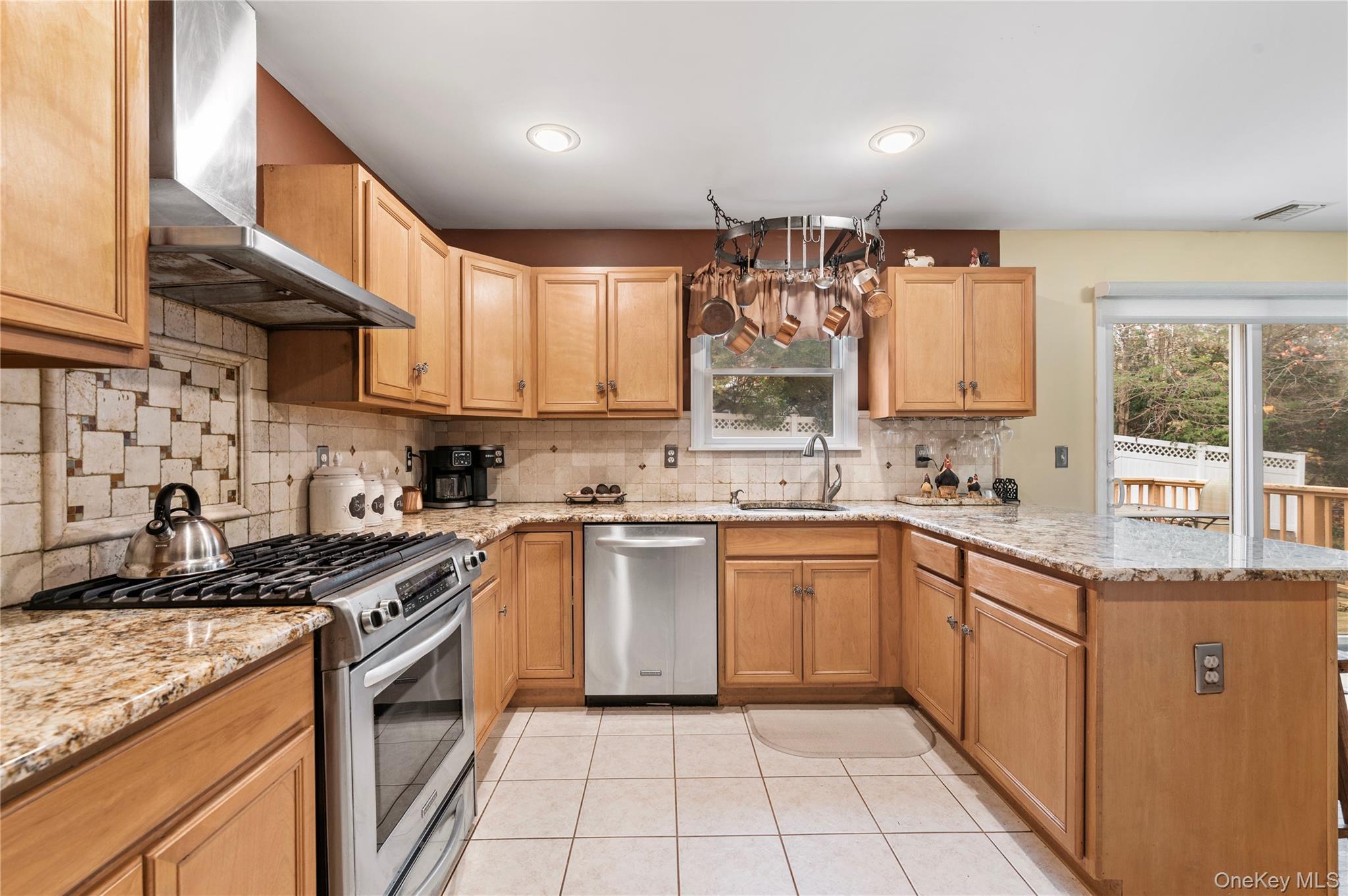 18 15th Street, Wading River, NY 11792