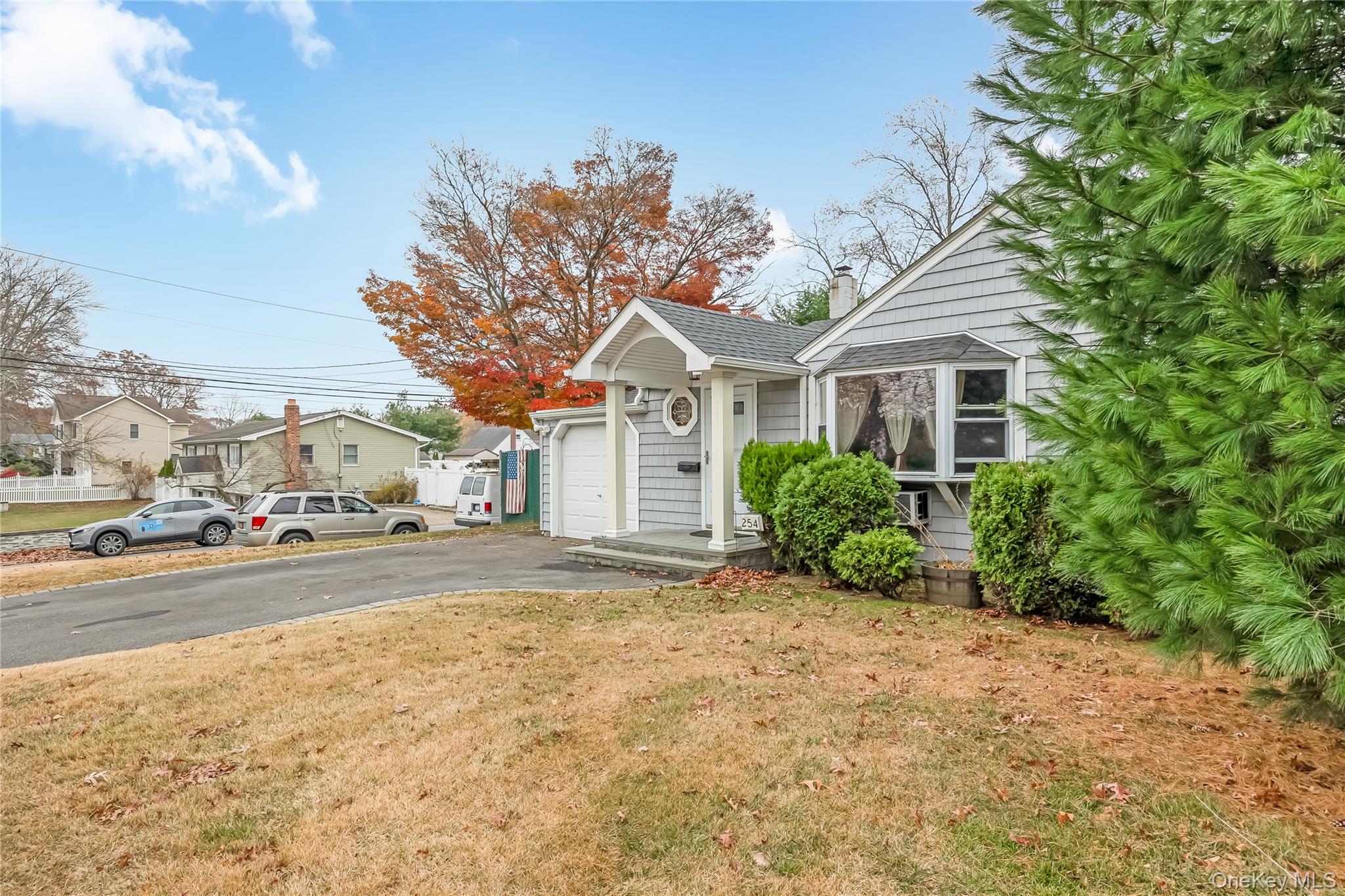 254 W 1st Street, West Islip, NY 11795