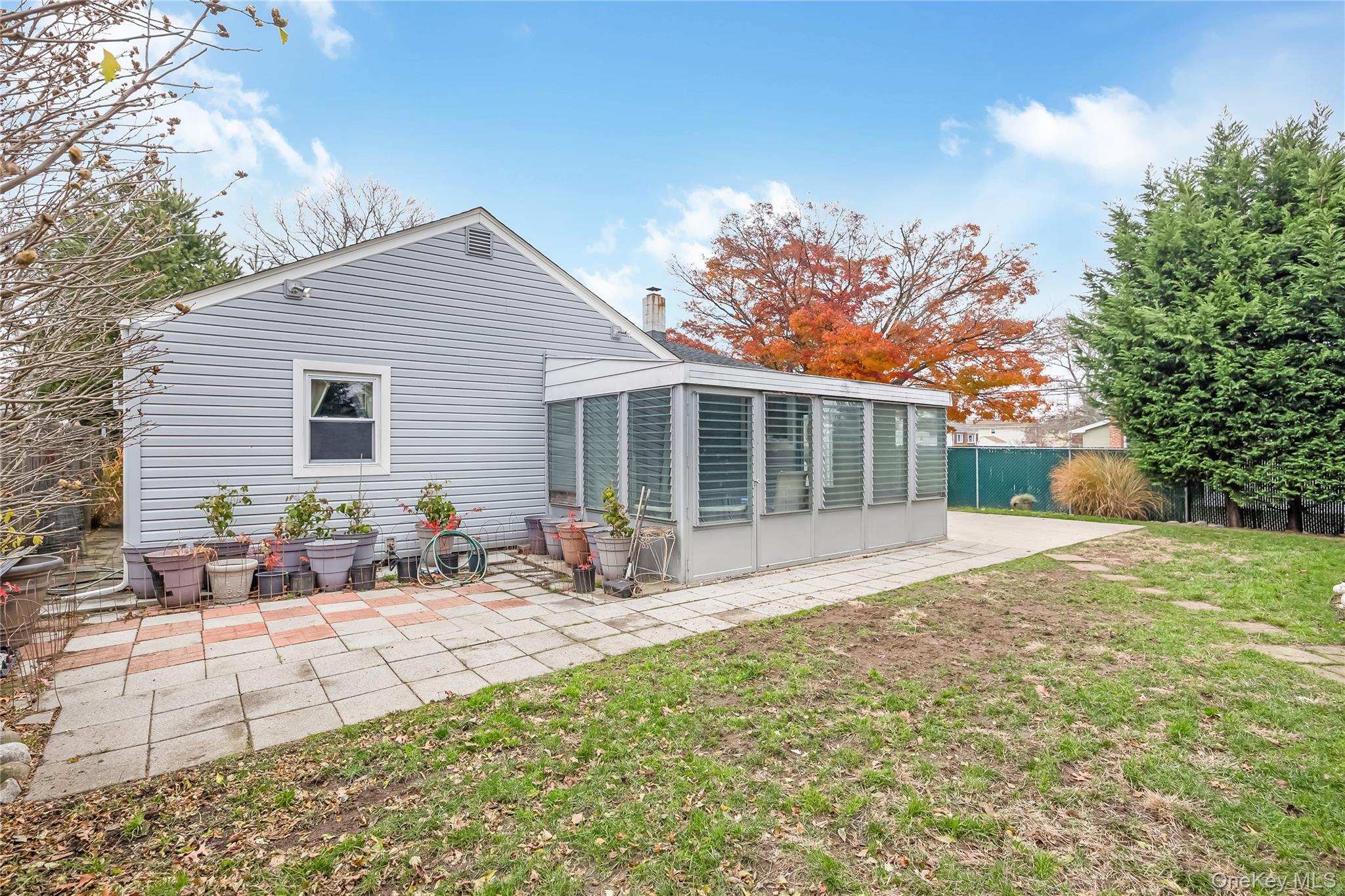 254 W 1st Street, West Islip, NY 11795