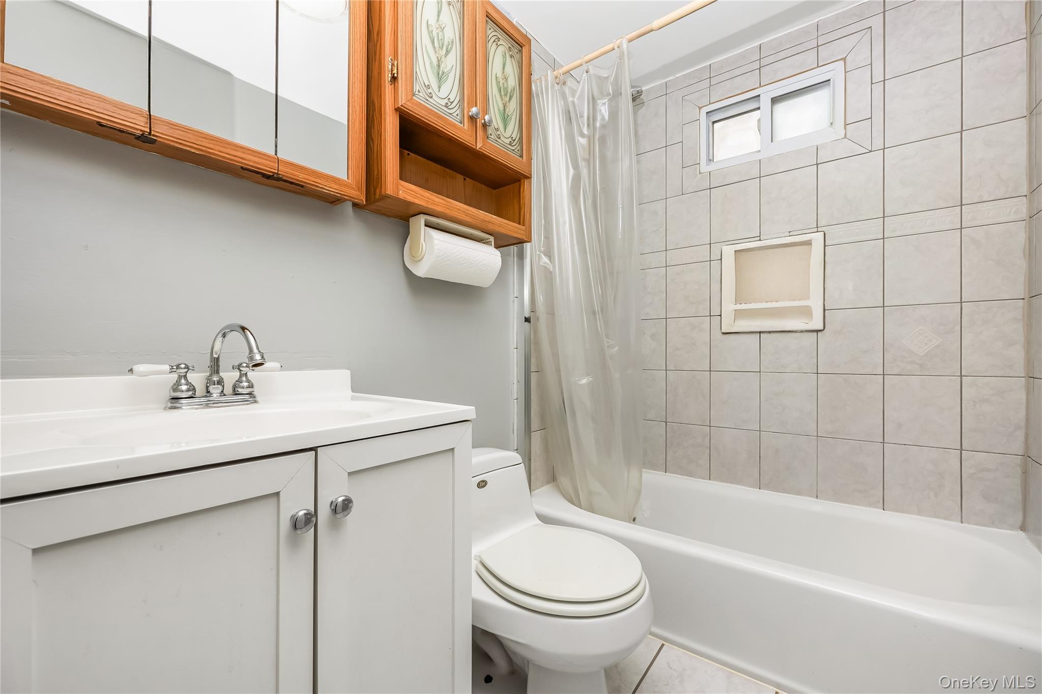 254 W 1st Street, West Islip, NY 11795