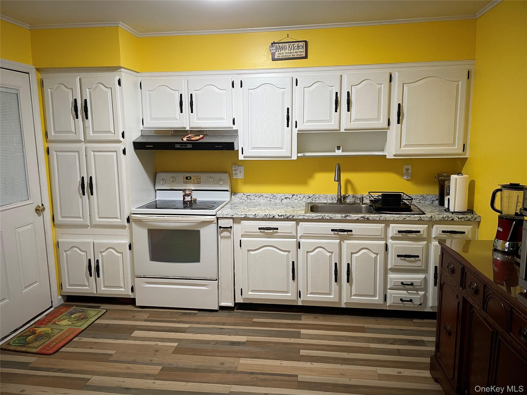 323 Grand Avenue, Lindenhurst, NY 11757