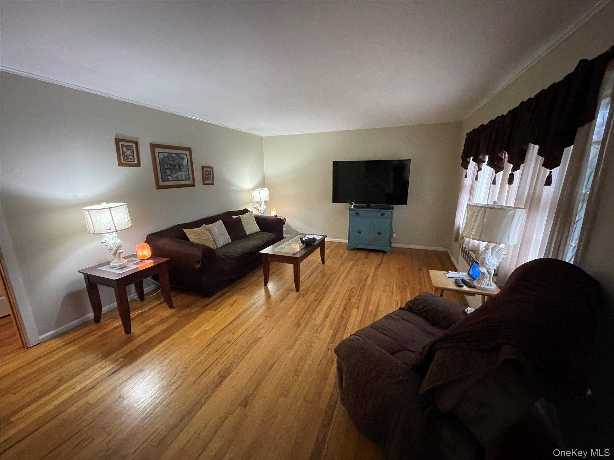 323 Grand Avenue, Lindenhurst, NY 11757