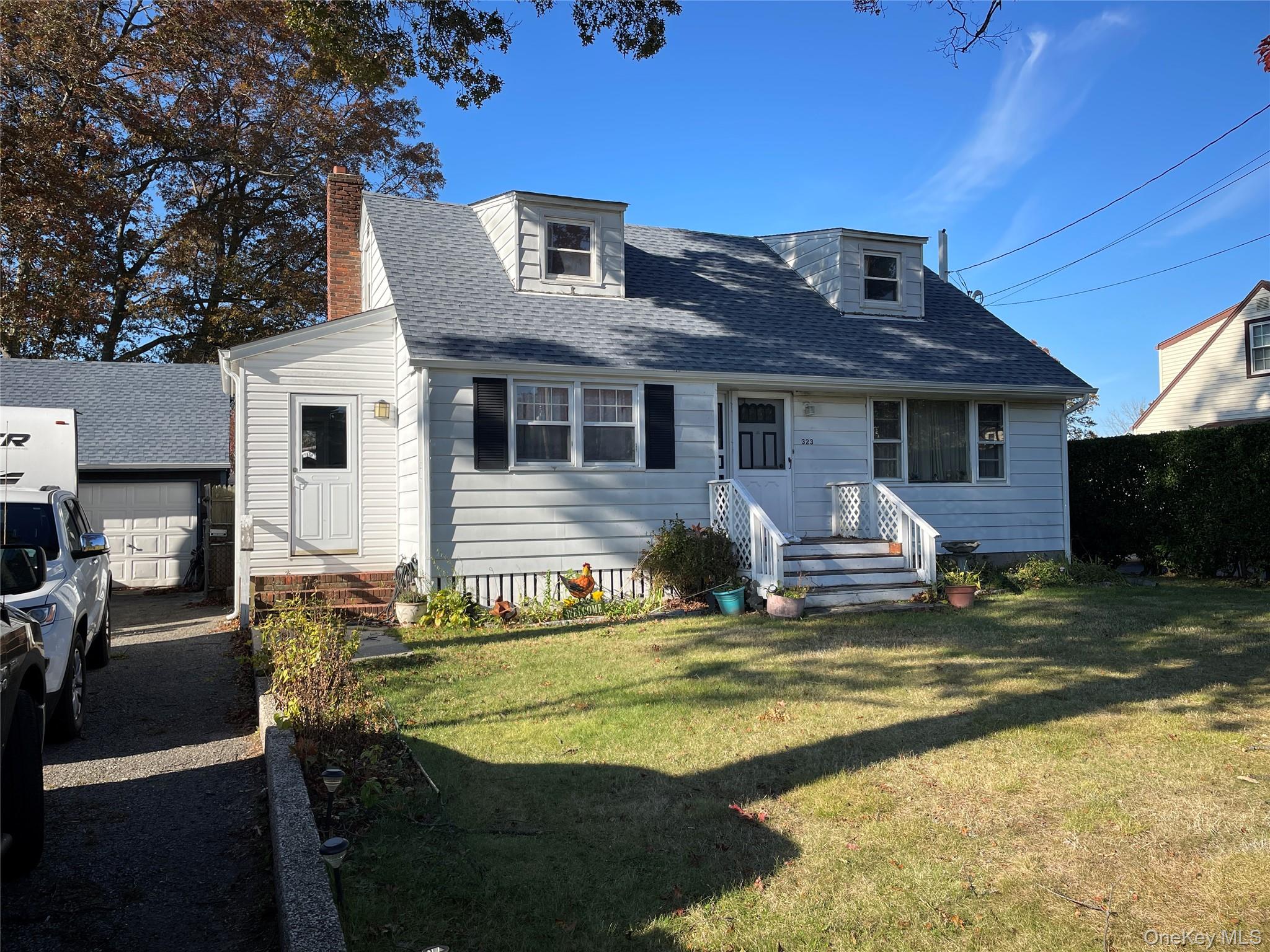 323 Grand Avenue, Lindenhurst, NY 11757