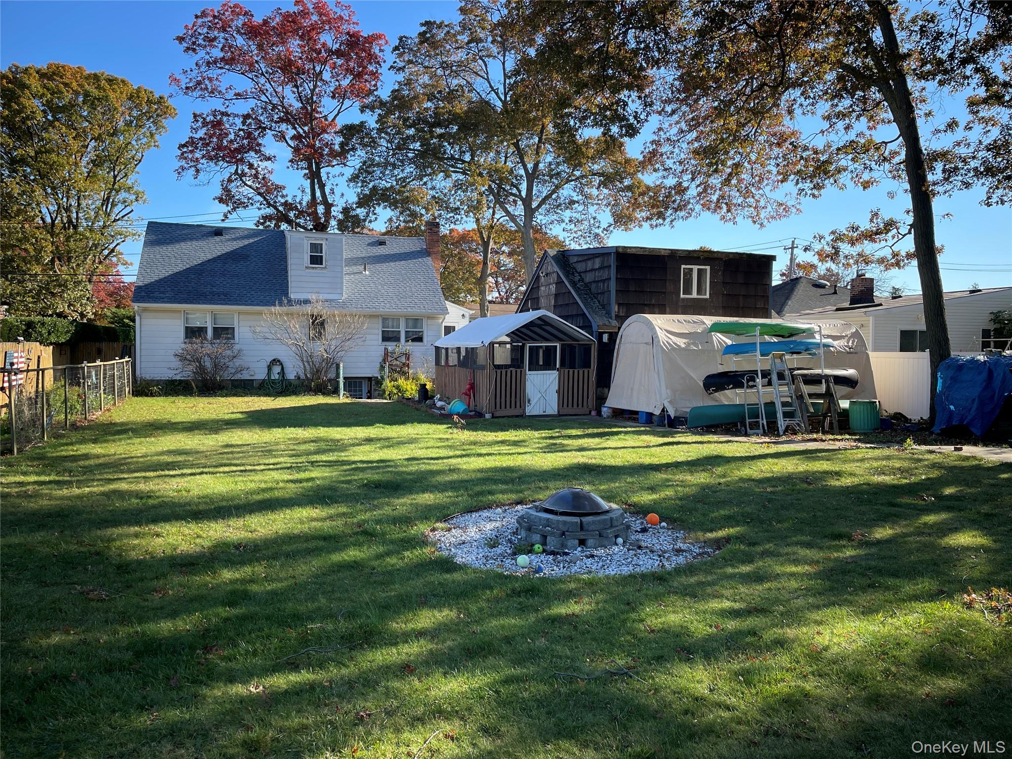 323 Grand Avenue, Lindenhurst, NY 11757