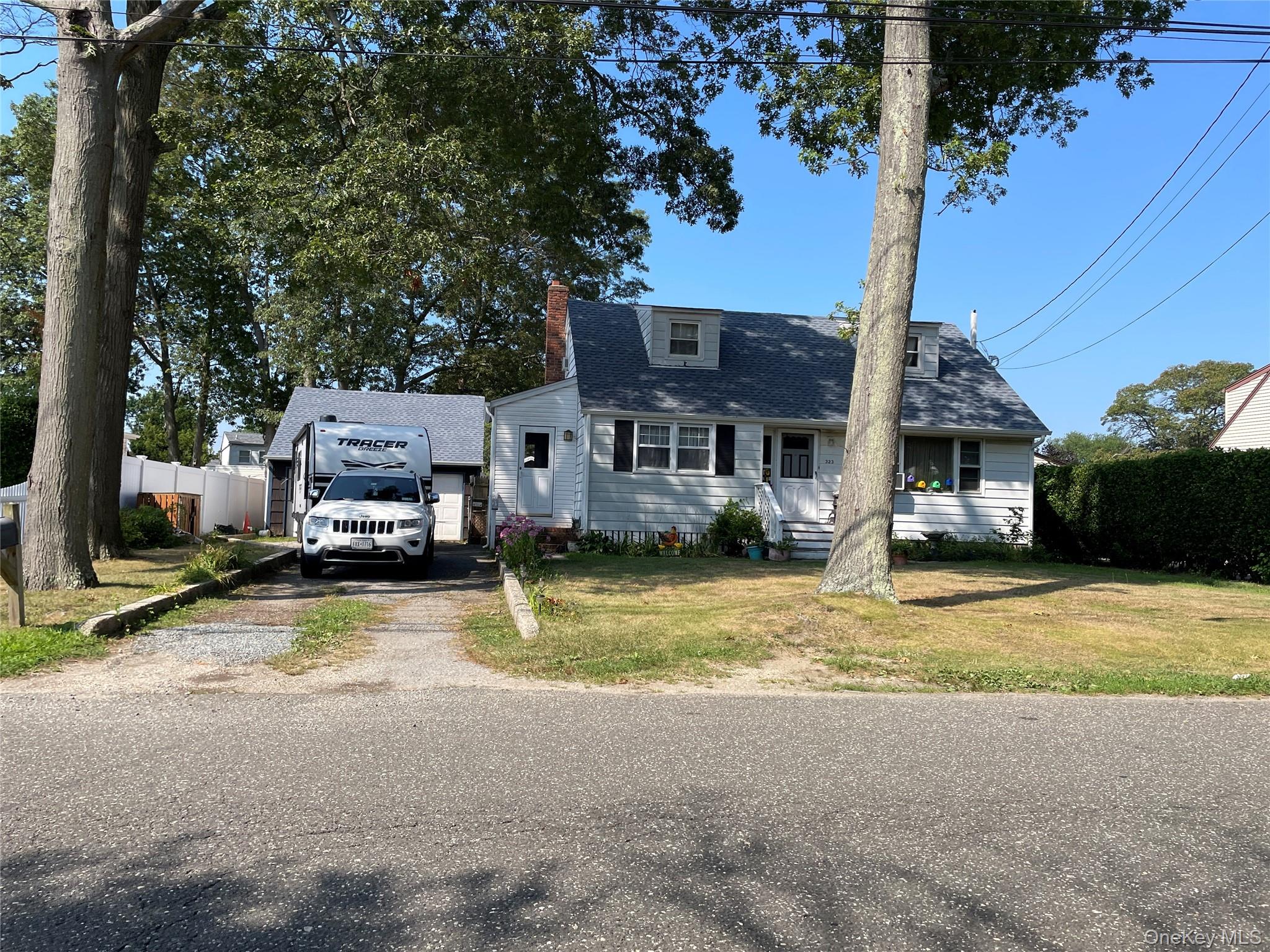 323 Grand Avenue, Lindenhurst, NY 11757