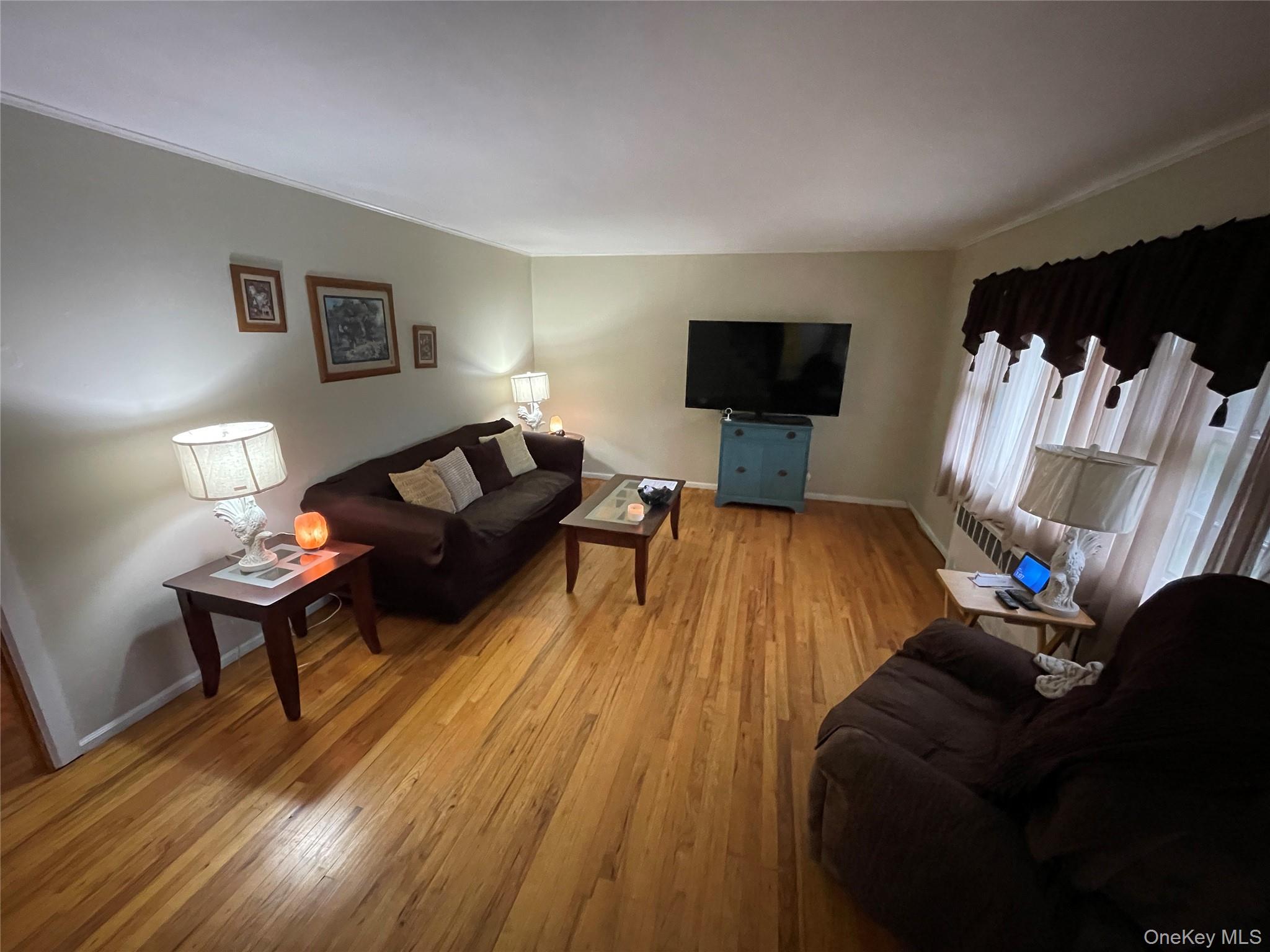 323 Grand Avenue, Lindenhurst, NY 11757