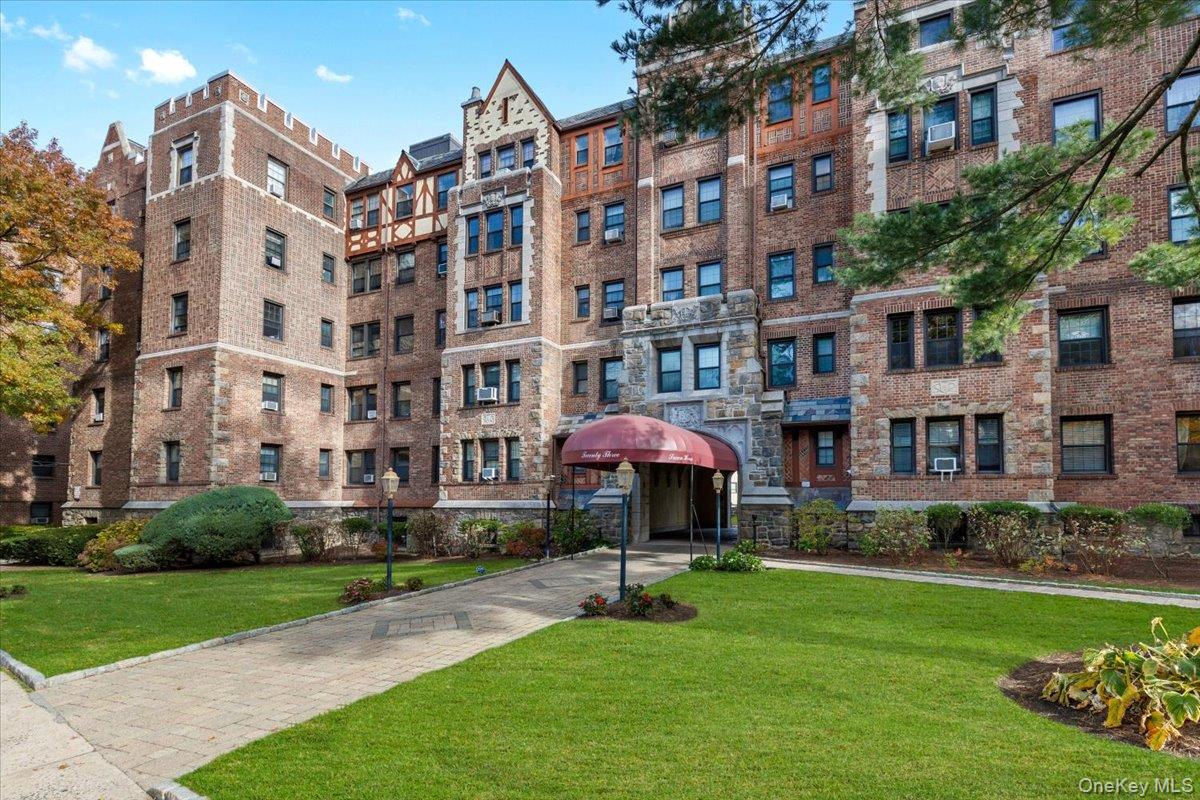 23 Old Mamaroneck Road # 1A, White Plains, NY 10605