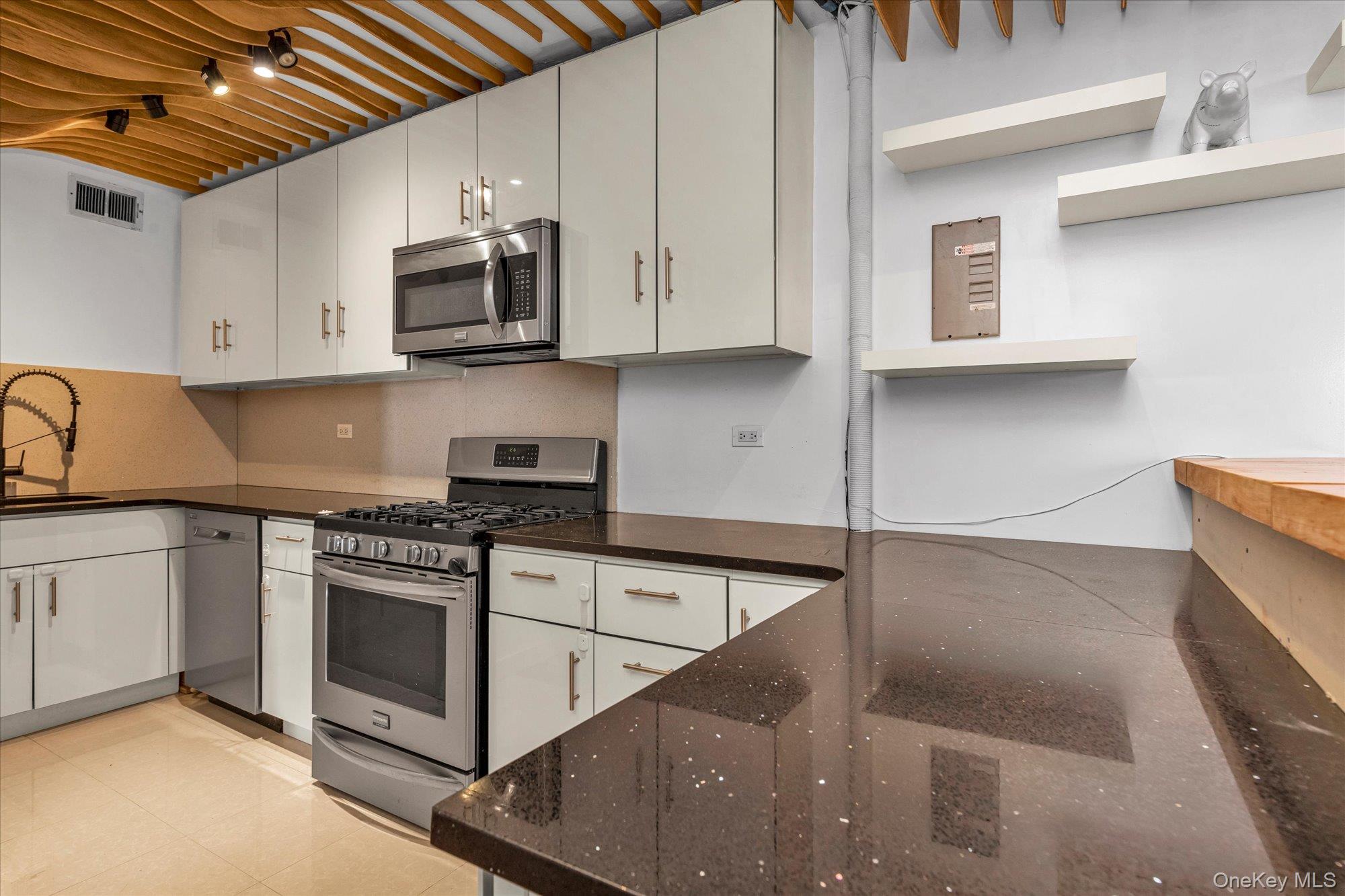 125-10 Queens Boulevard # 2404, Kew Gardens, NY 11415