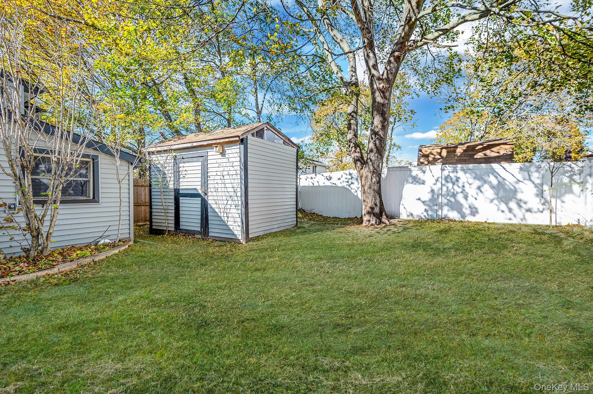 1401 Race Avenue, Medford, NY 11763