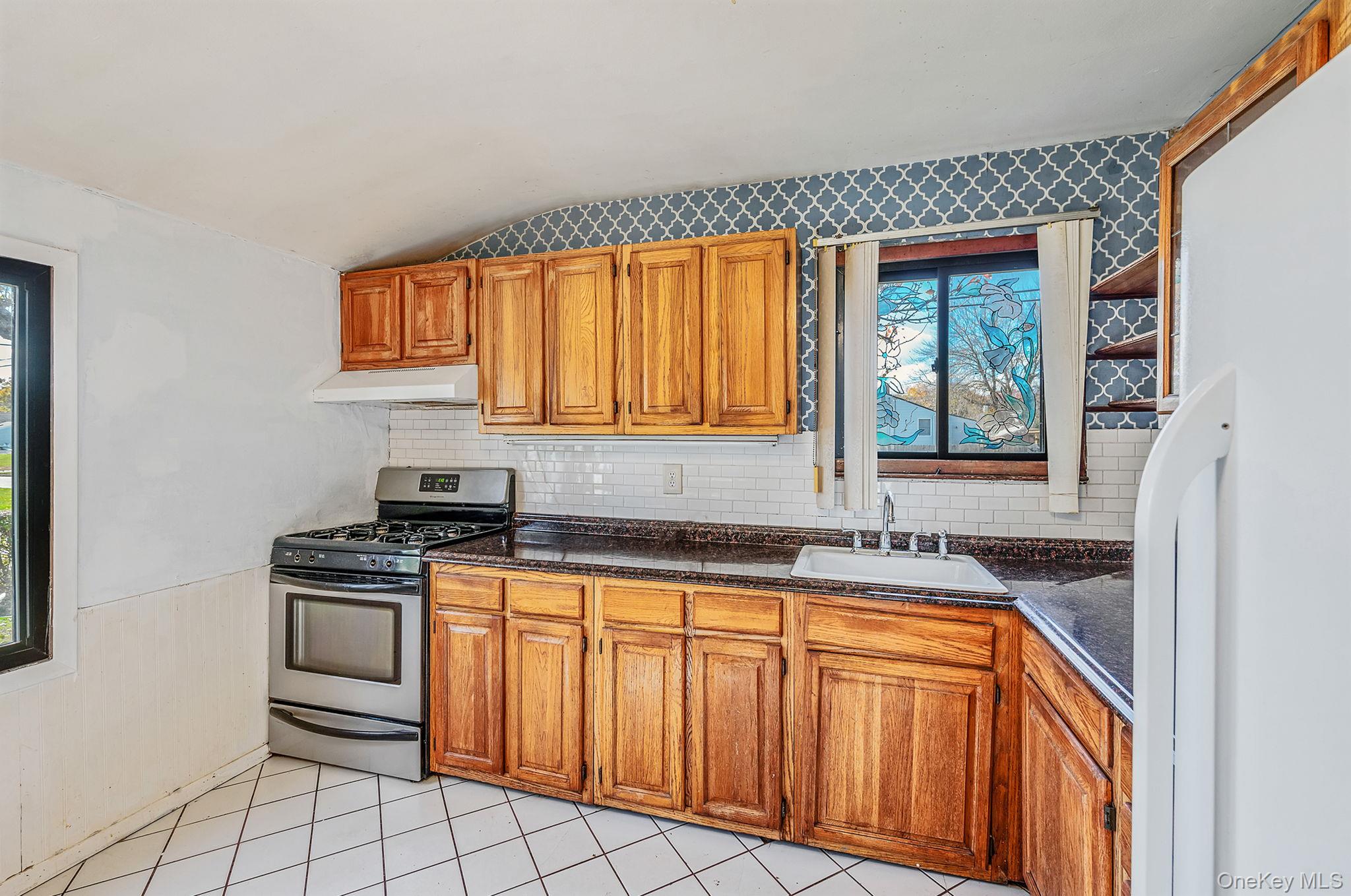 1401 Race Avenue, Medford, NY 11763