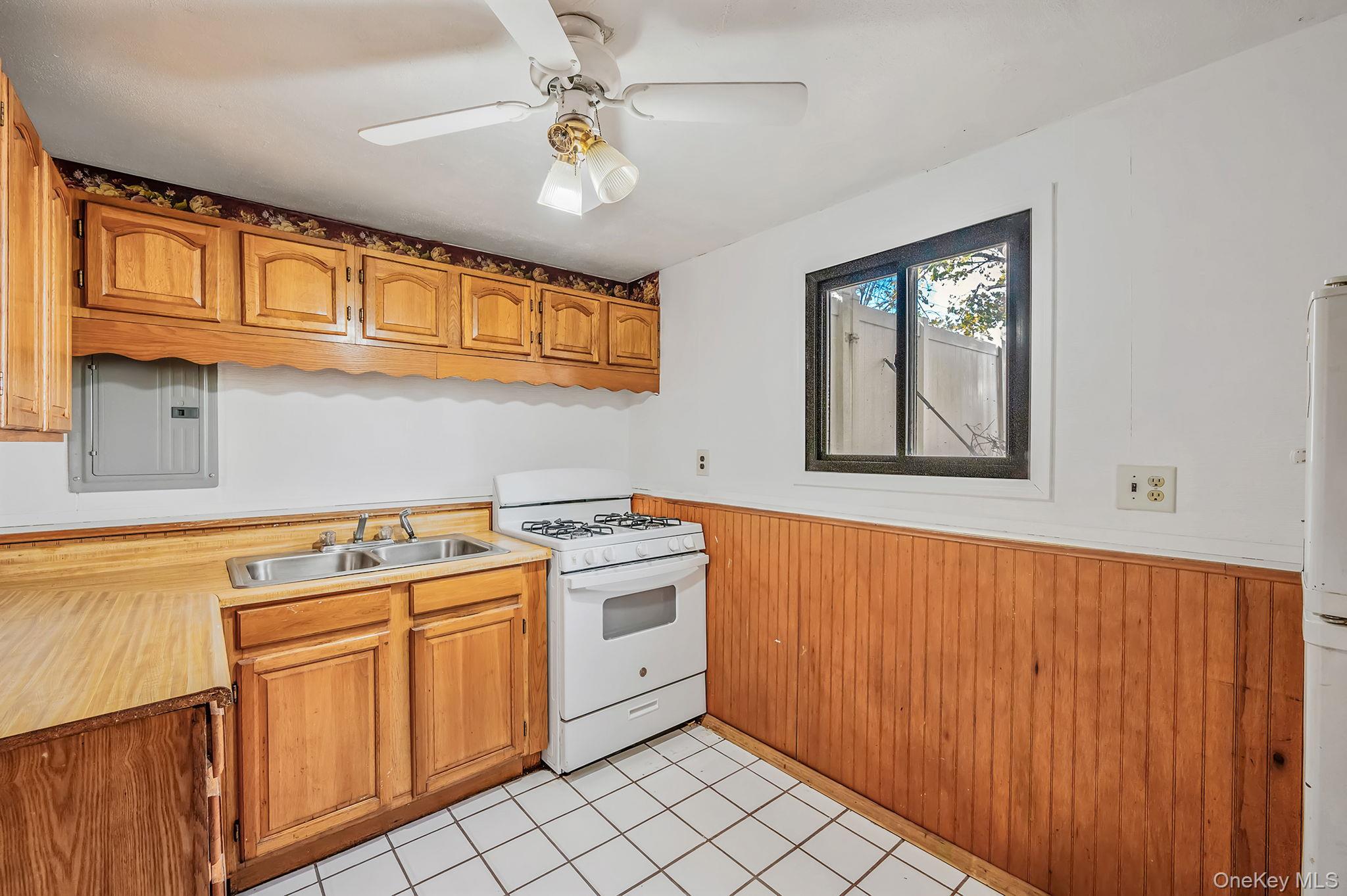 1401 Race Avenue, Medford, NY 11763