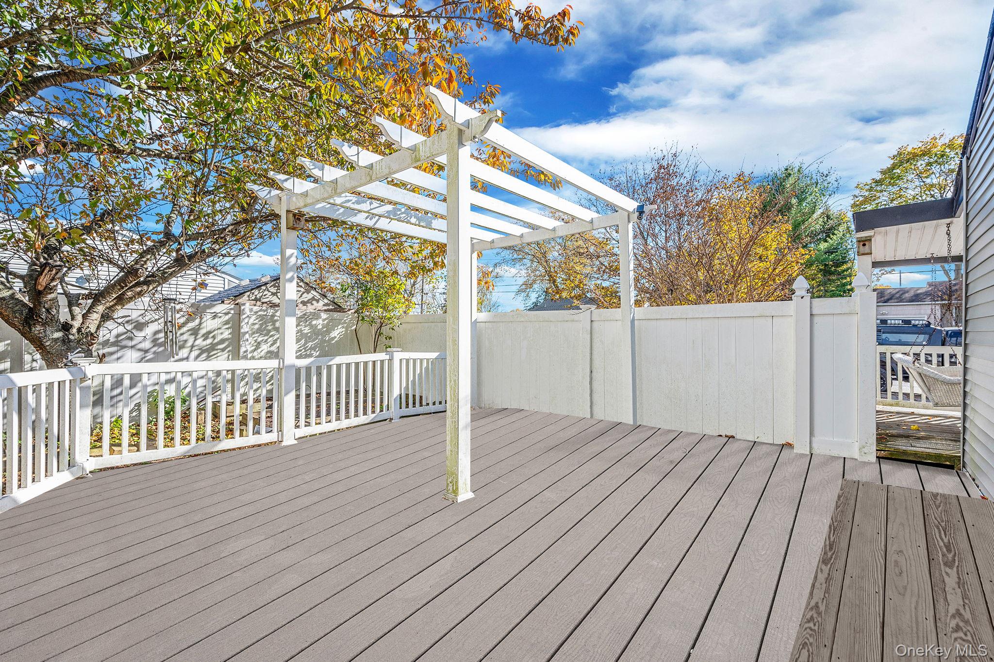 1401 Race Avenue, Medford, NY 11763