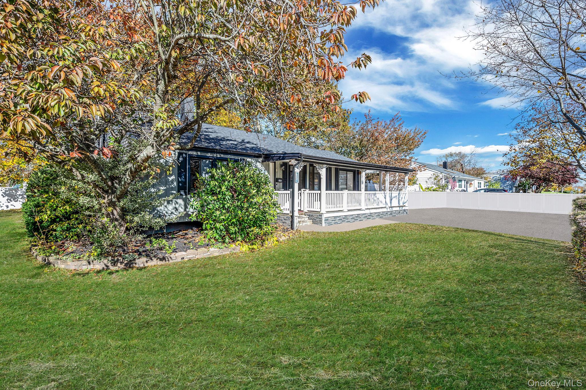 1401 Race Avenue, Medford, NY 11763