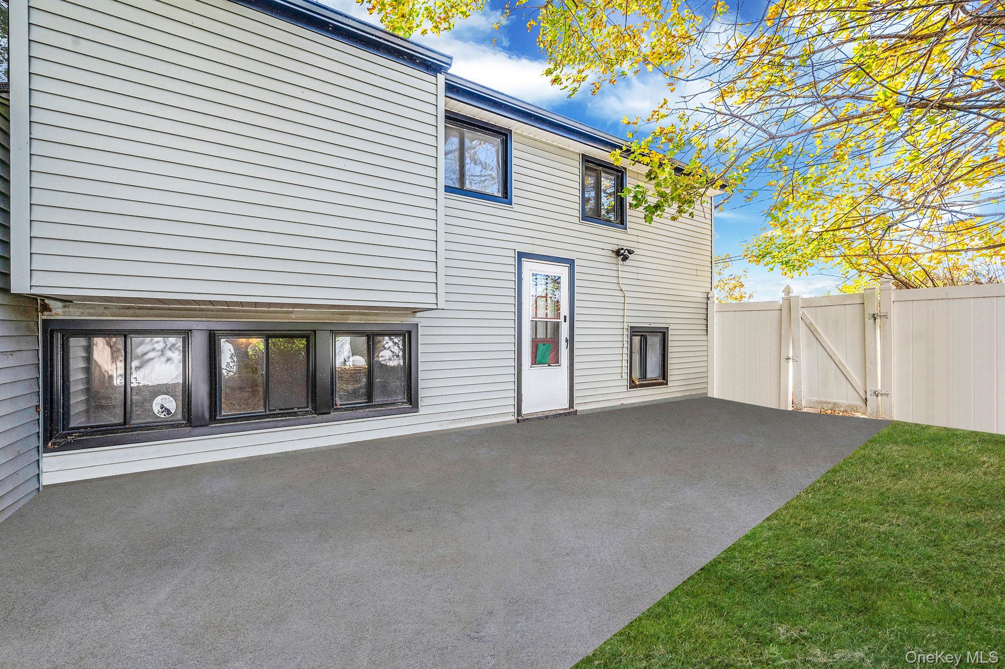 1401 Race Avenue, Medford, NY 11763