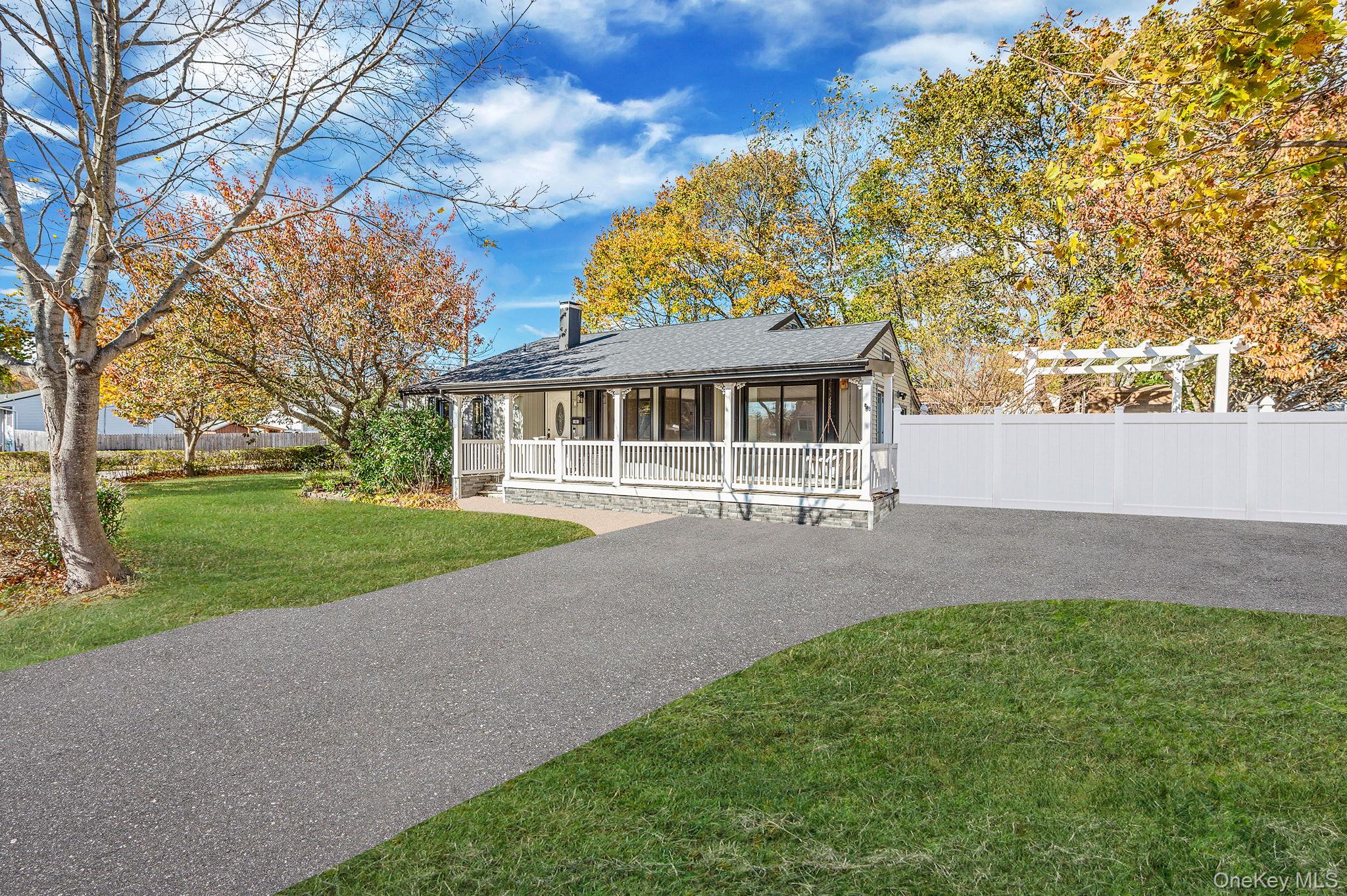 1401 Race Avenue, Medford, NY 11763