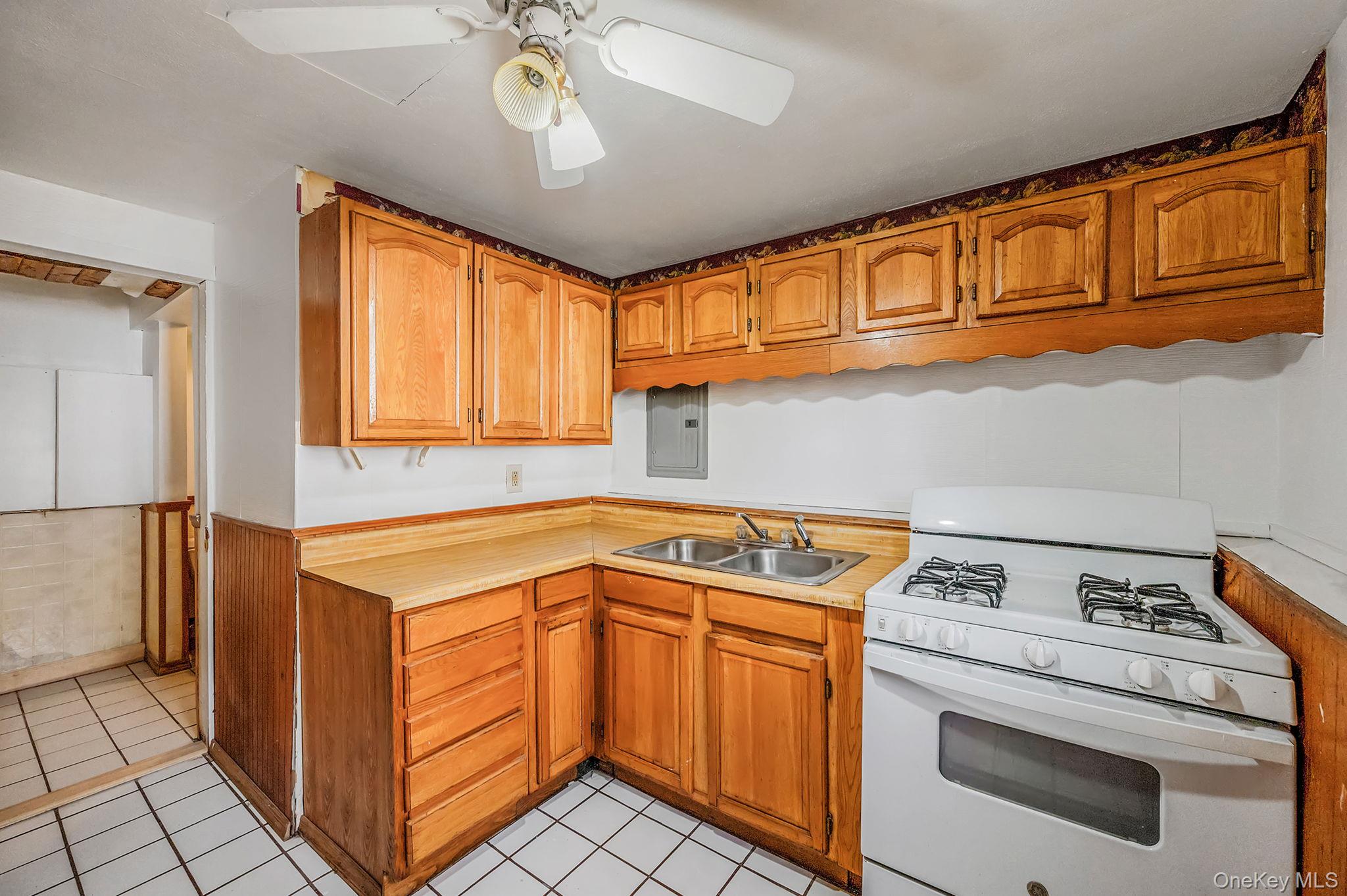 1401 Race Avenue, Medford, NY 11763