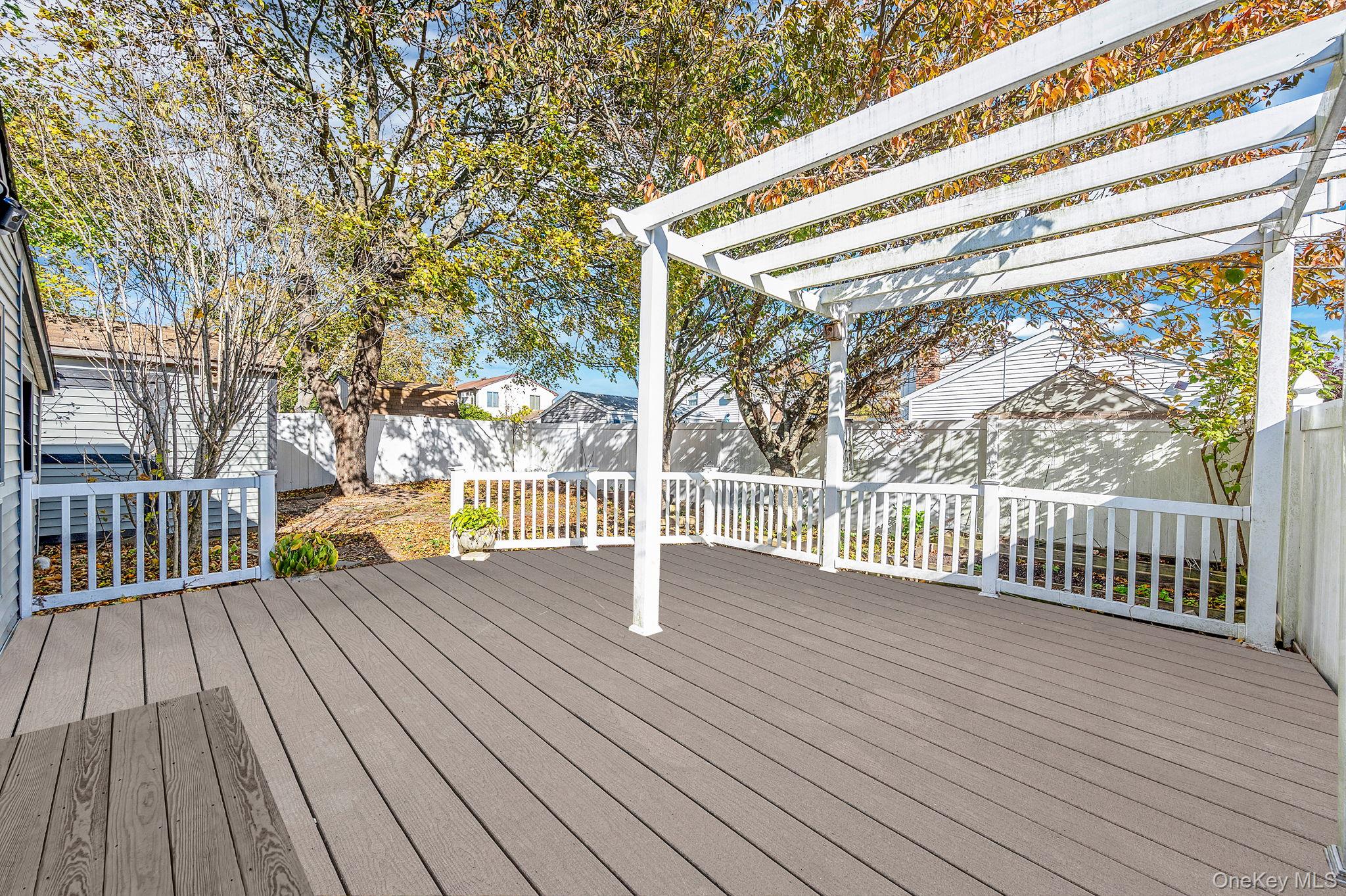 1401 Race Avenue, Medford, NY 11763