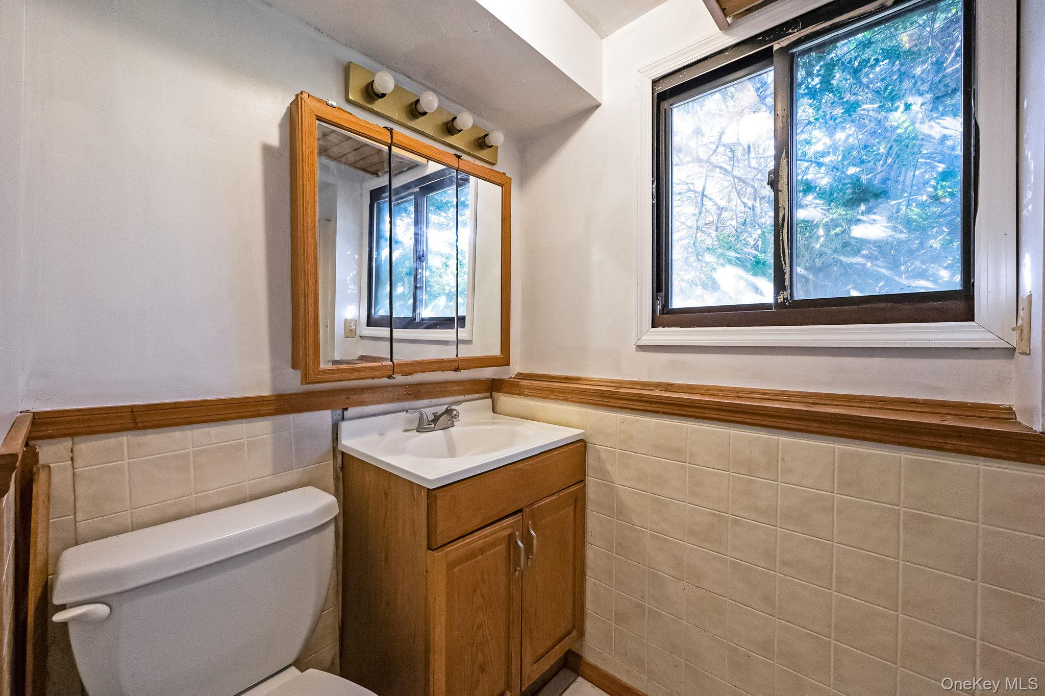 1401 Race Avenue, Medford, NY 11763