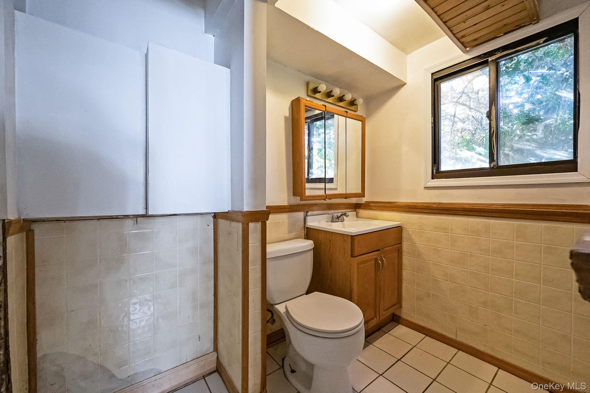 1401 Race Avenue, Medford, NY 11763