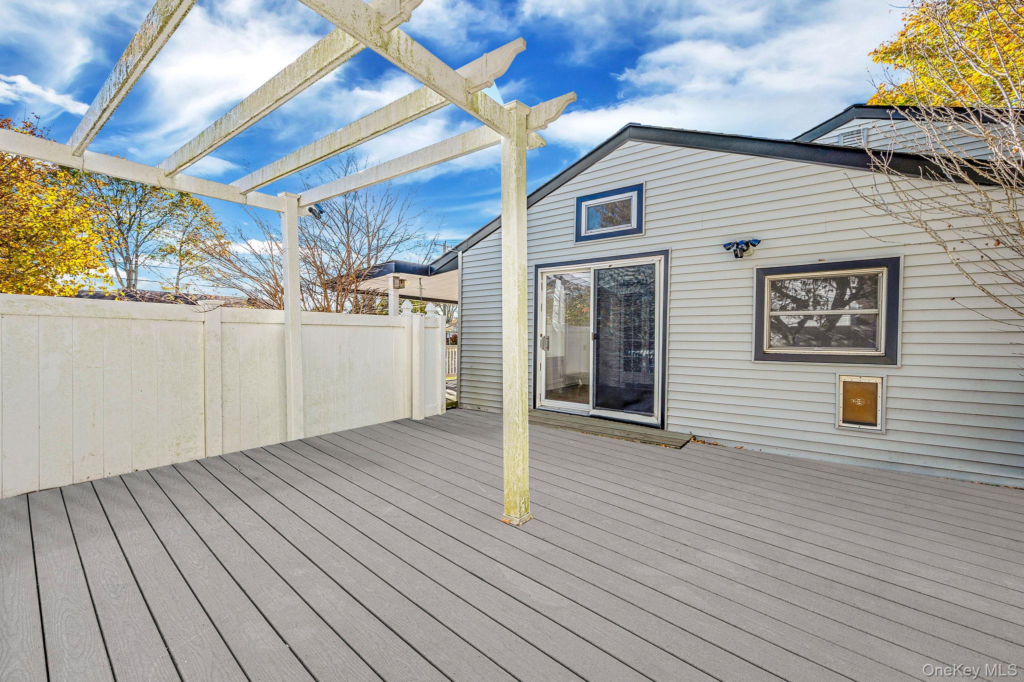 1401 Race Avenue, Medford, NY 11763