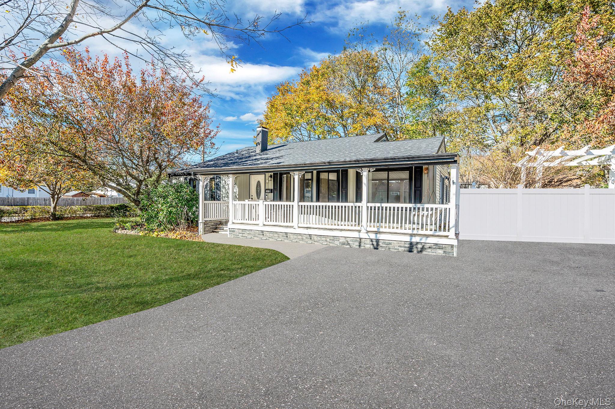 1401 Race Avenue, Medford, NY 11763