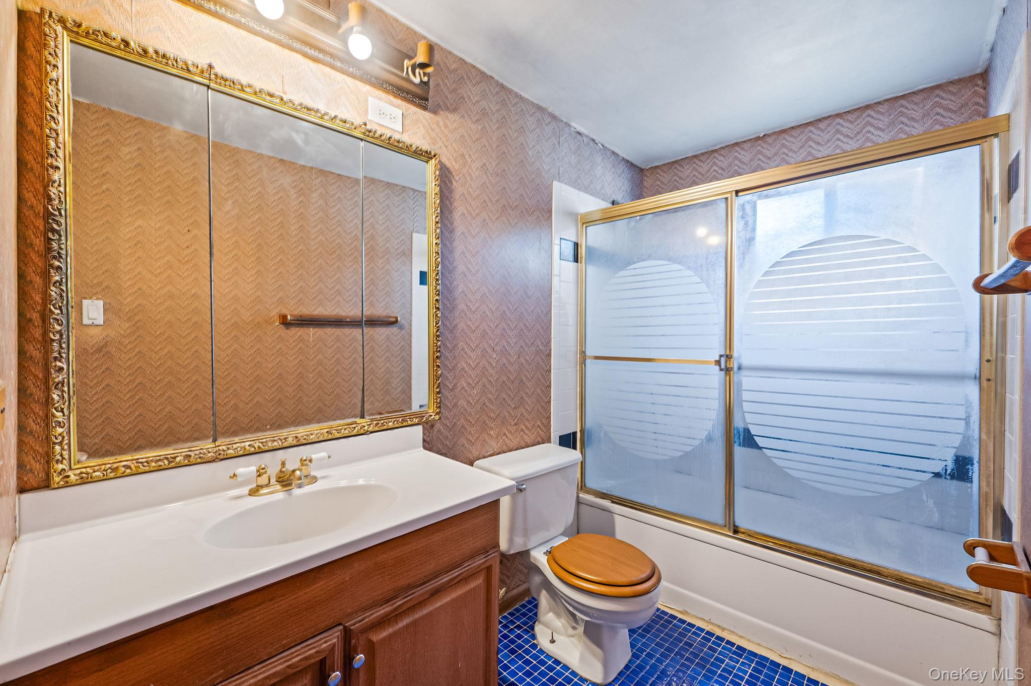 1401 Race Avenue, Medford, NY 11763