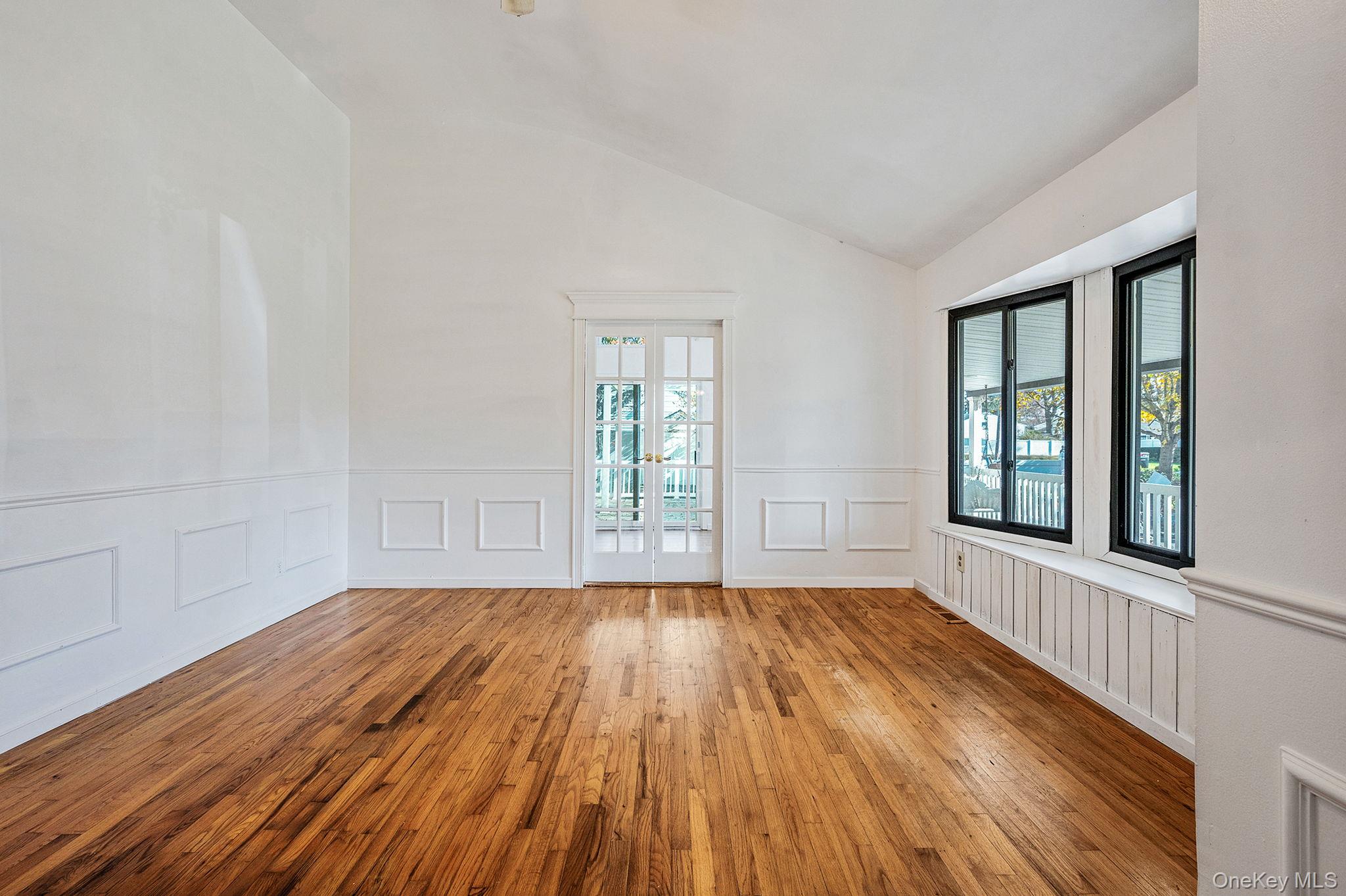 1401 Race Avenue, Medford, NY 11763