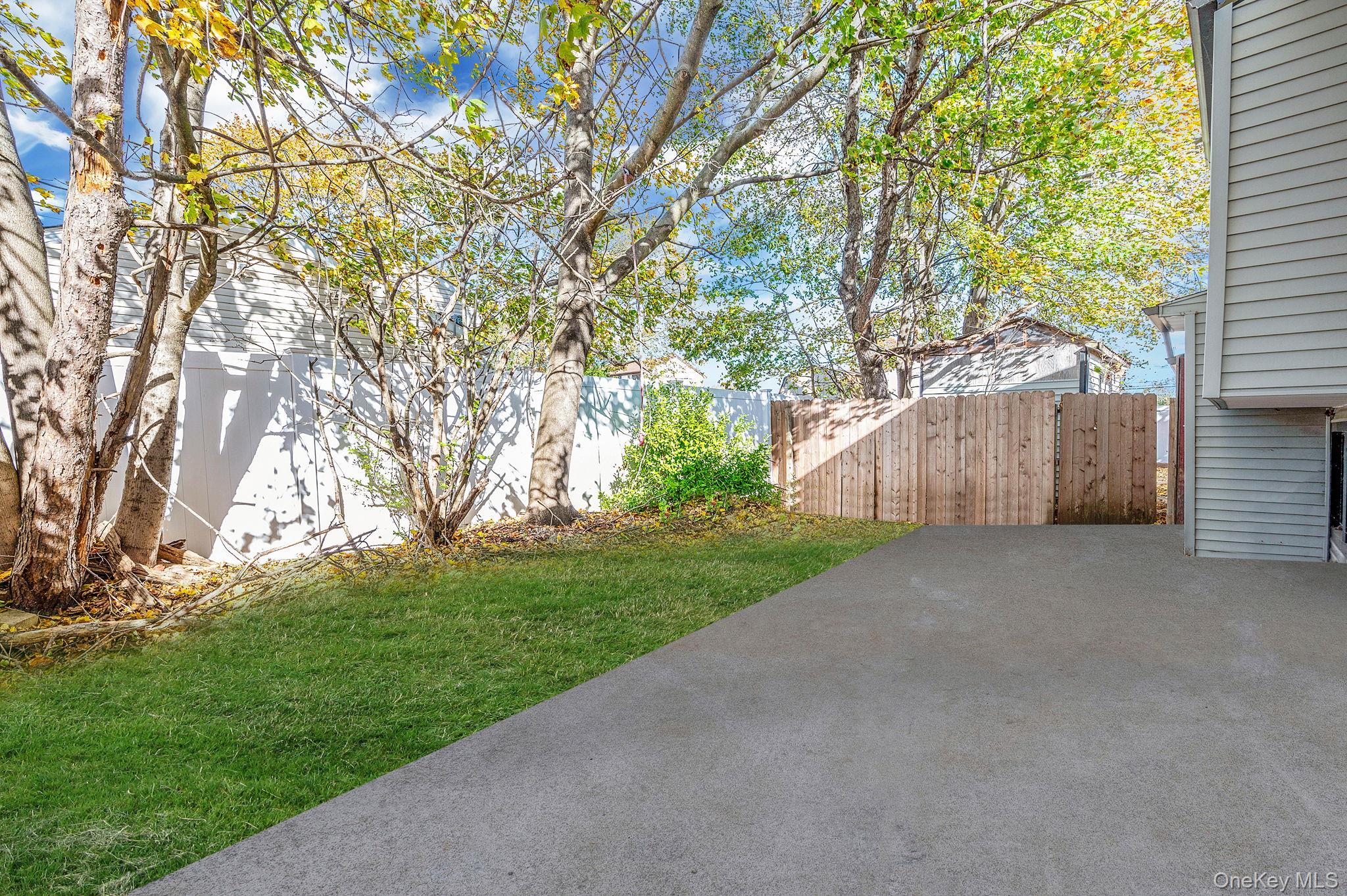 1401 Race Avenue, Medford, NY 11763