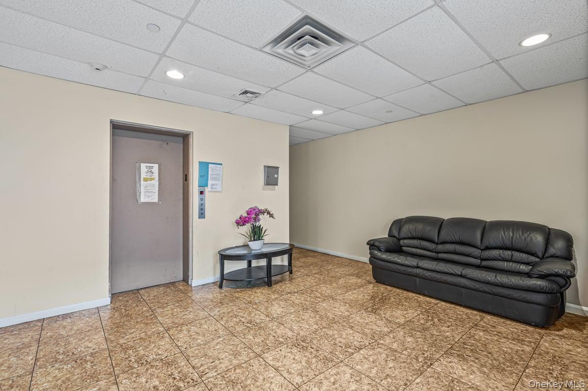 71-33 162nd Street # 4B, Fresh Meadows, NY 11365