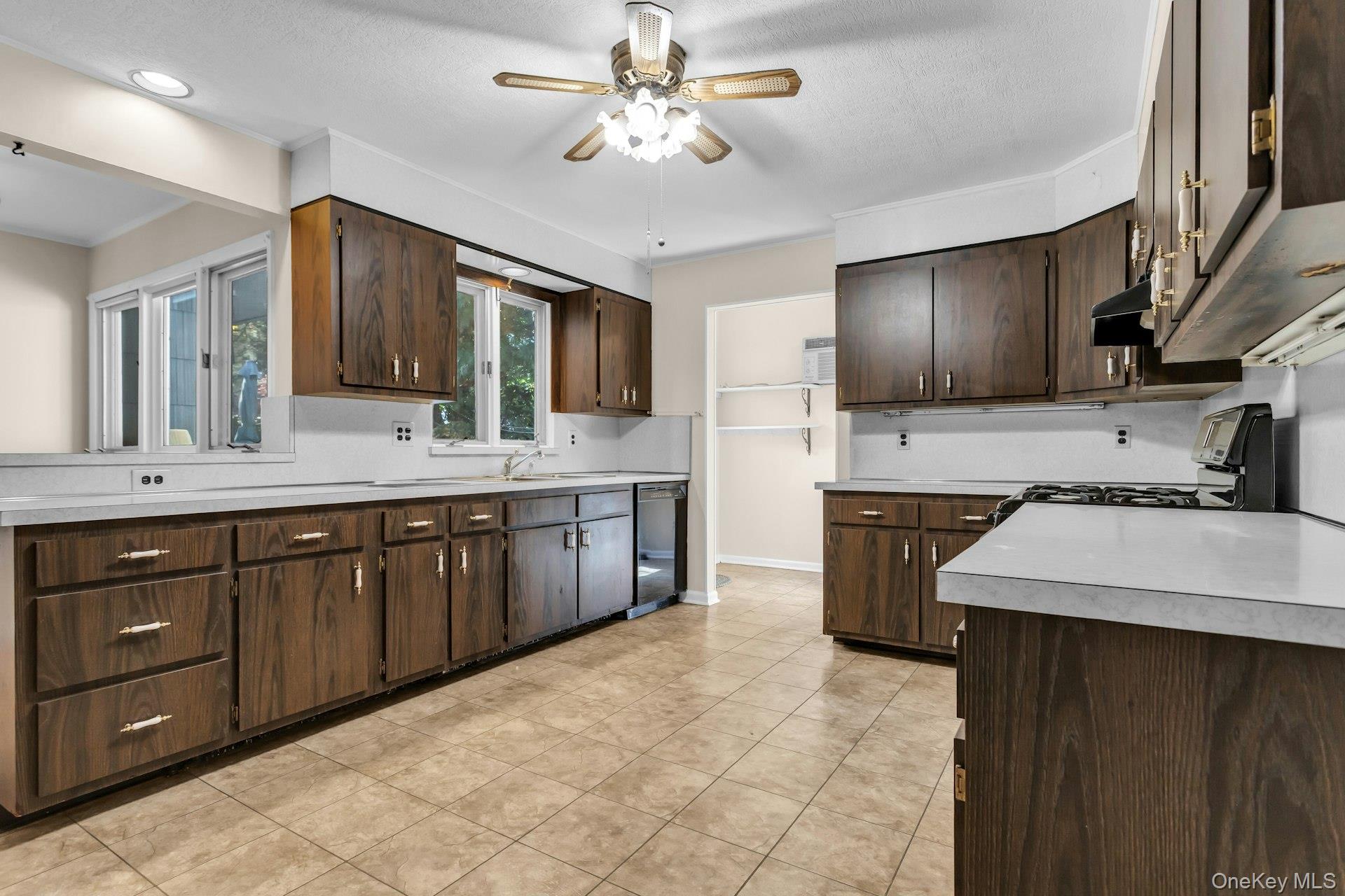 12 Violet Road, Bayville, NY 11709