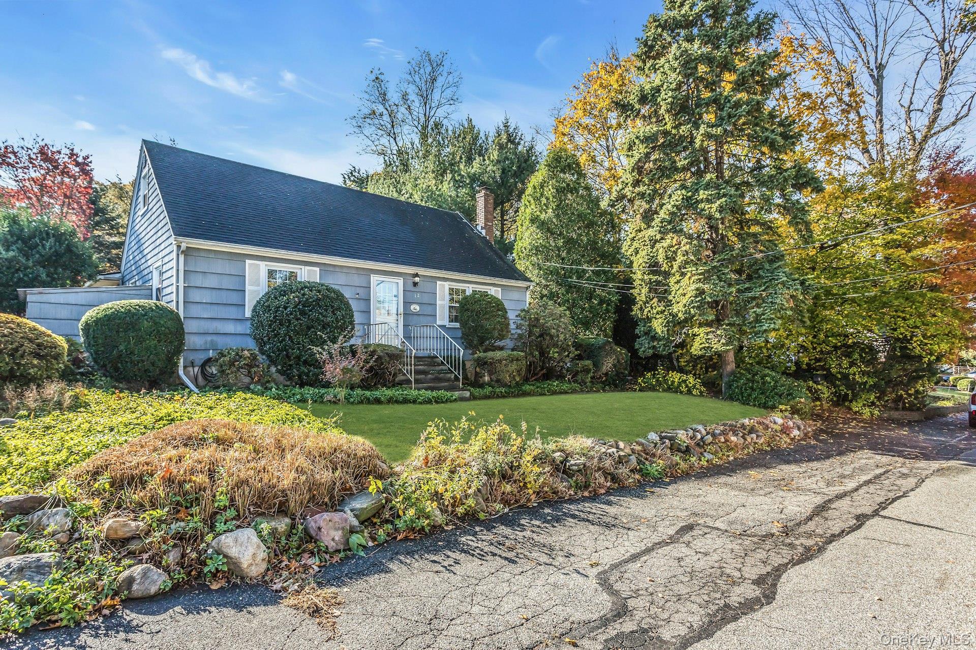 12 Violet Road, Bayville, NY 11709