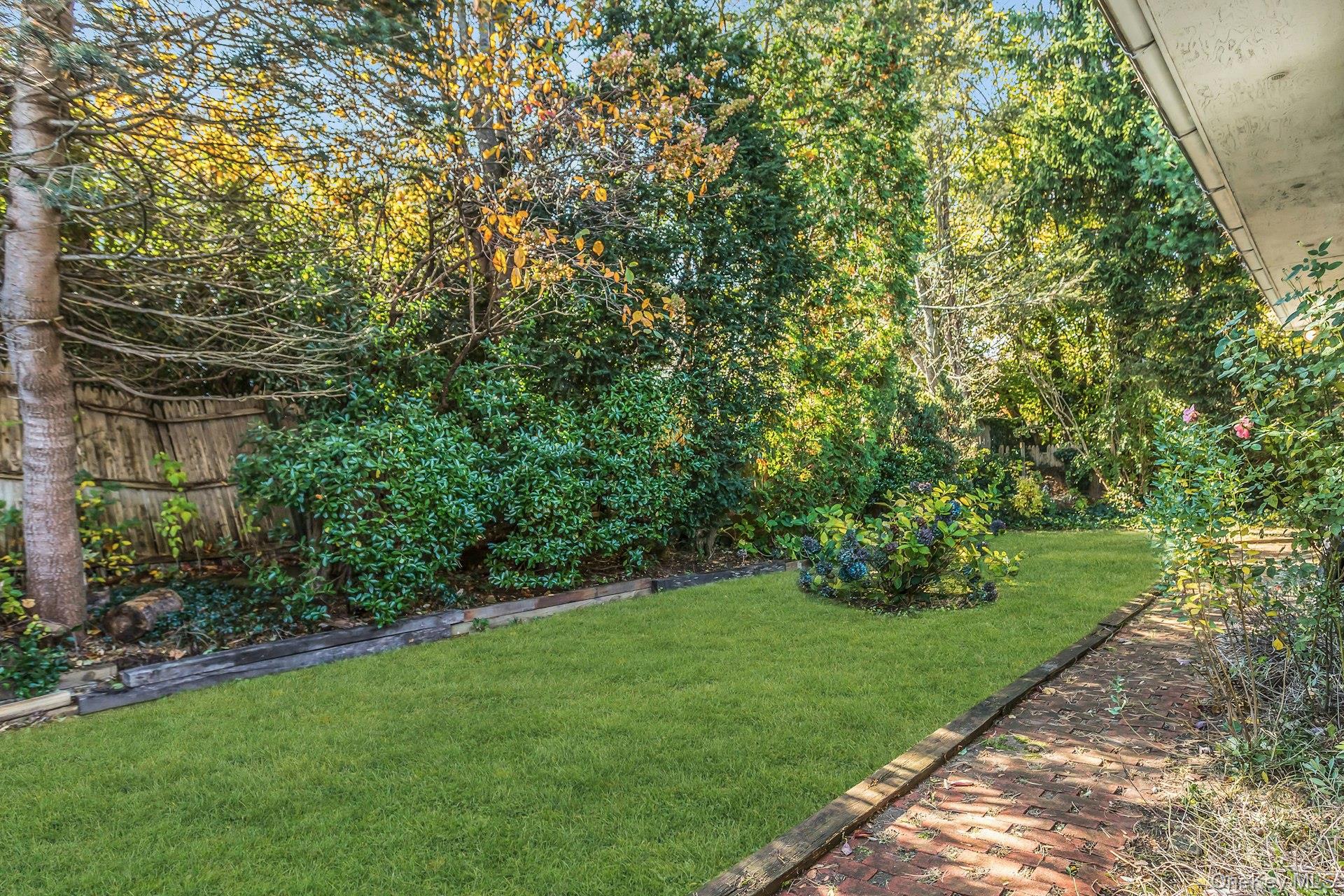 12 Violet Road, Bayville, NY 11709