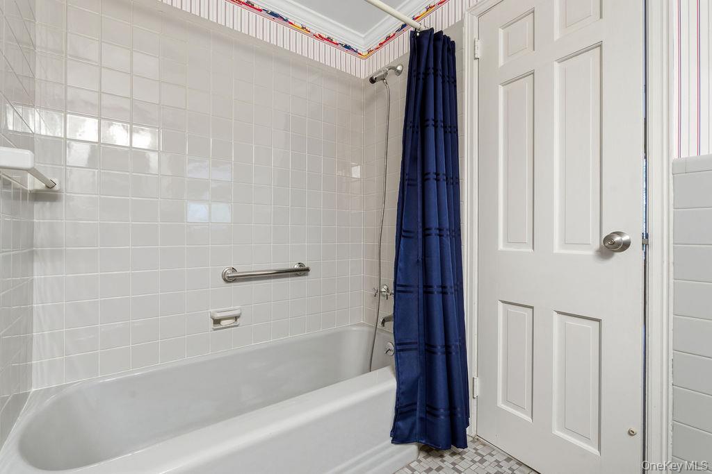 26 Paul Revere Lane, Centerport, NY 11721