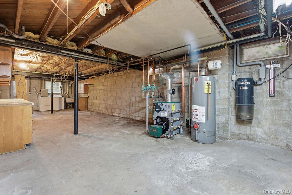 26 Paul Revere Lane, Centerport, NY 11721