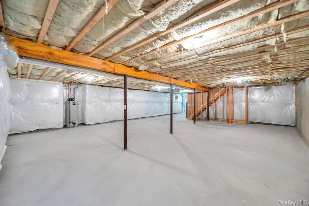 195 Belmont Circle, Yaphank, NY 11980