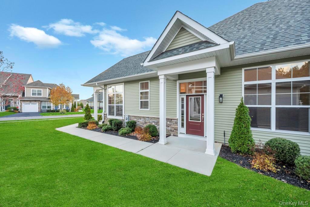 195 Belmont Circle, Yaphank, NY 11980