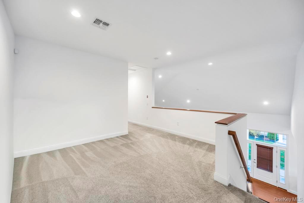 195 Belmont Circle, Yaphank, NY 11980