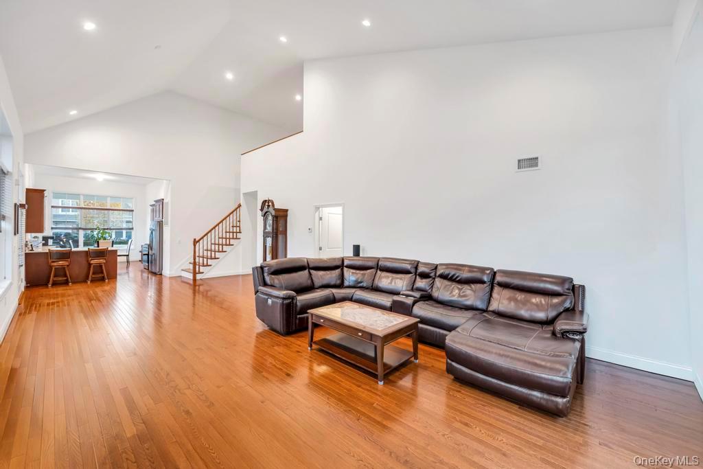 195 Belmont Circle, Yaphank, NY 11980