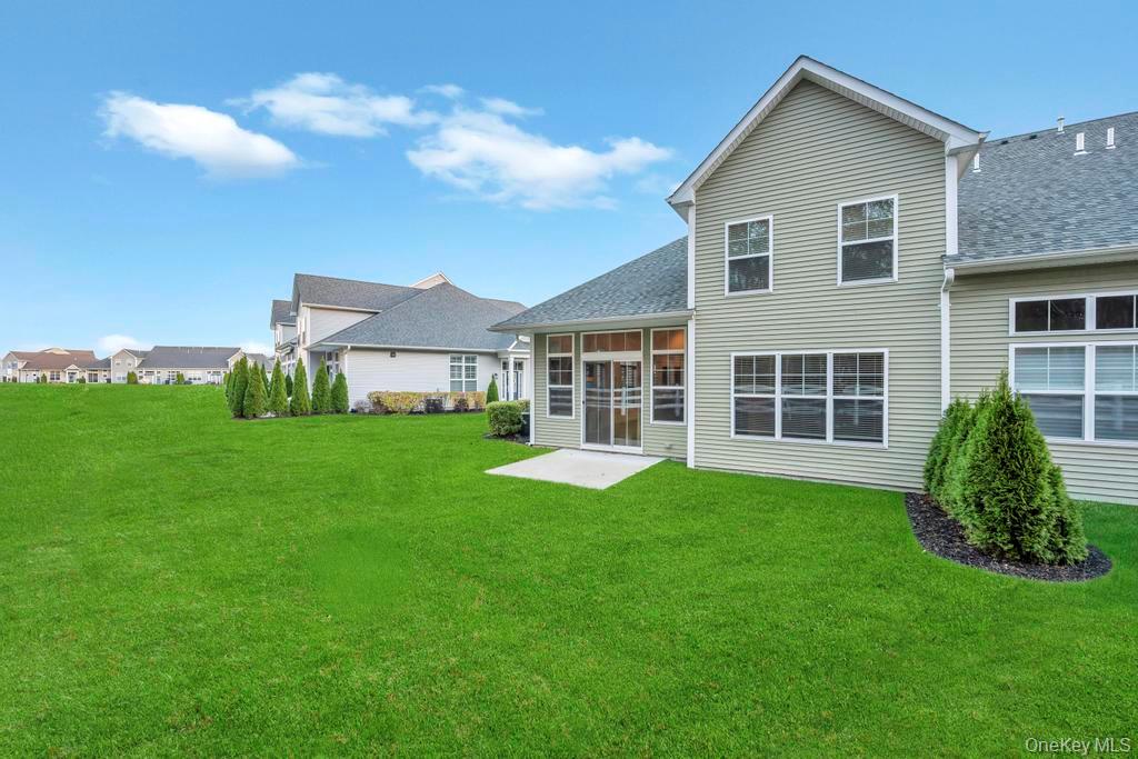 195 Belmont Circle, Yaphank, NY 11980