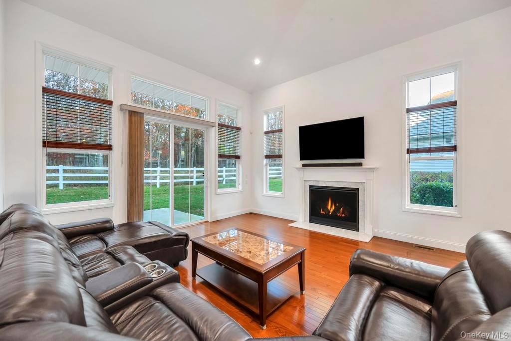 195 Belmont Circle, Yaphank, NY 11980