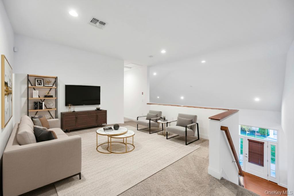 195 Belmont Circle, Yaphank, NY 11980